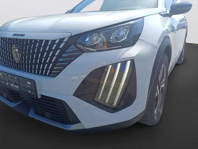 Peugeot 2008 view 8