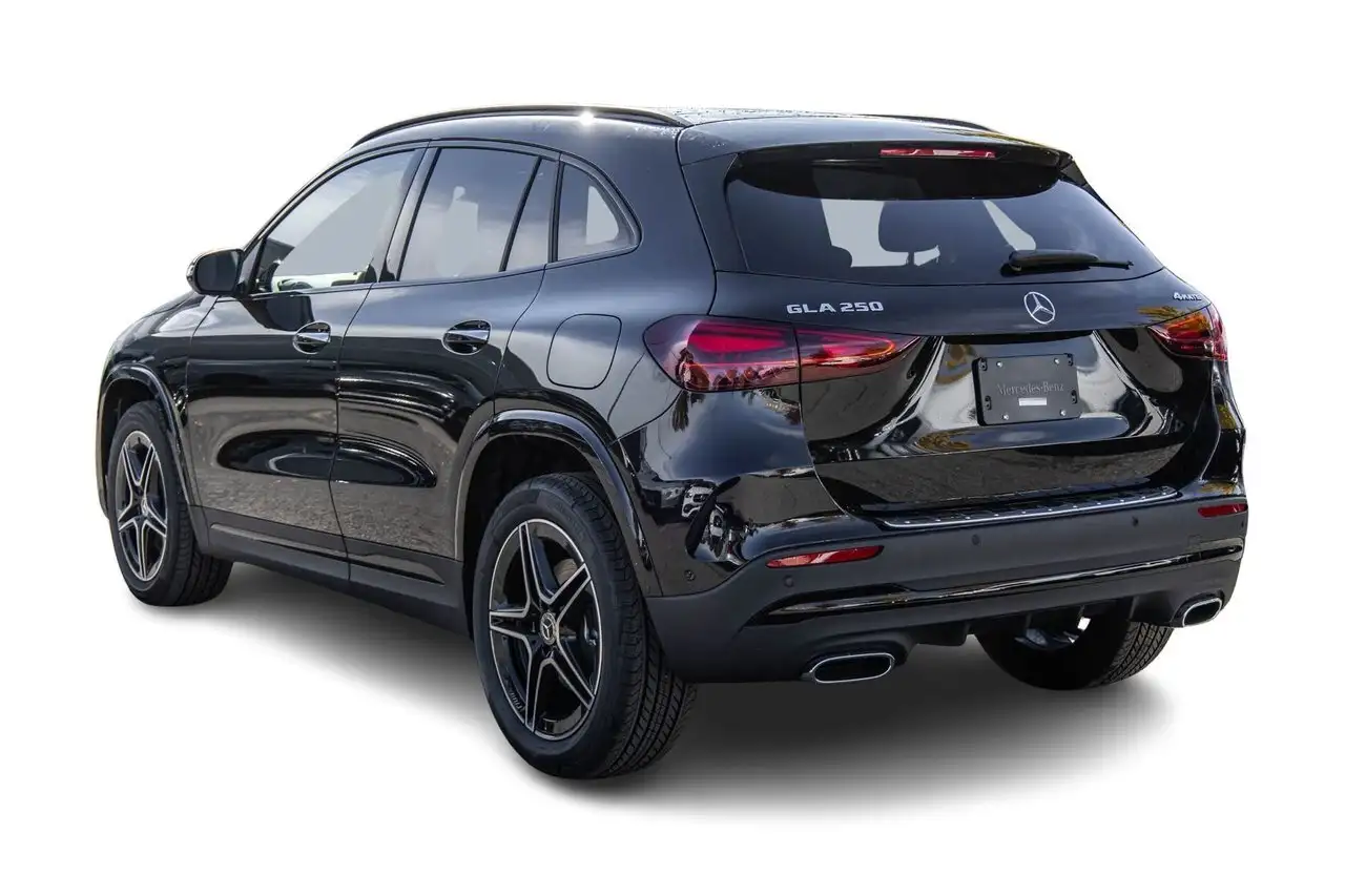 Mercedes-Benz GLA снимка Mercedes-Benz GLA