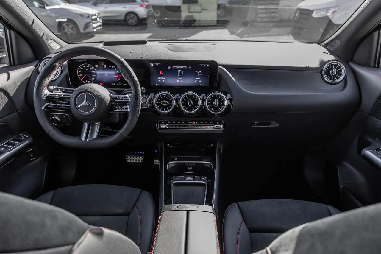 Mercedes-Benz GLA снимка Mercedes-Benz GLA