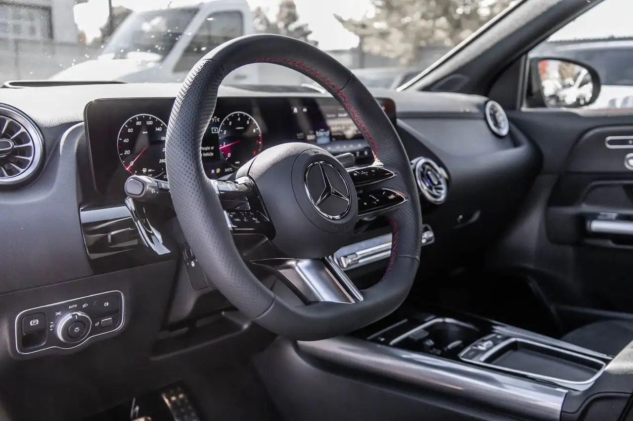 Mercedes-Benz GLA снимка Mercedes-Benz GLA