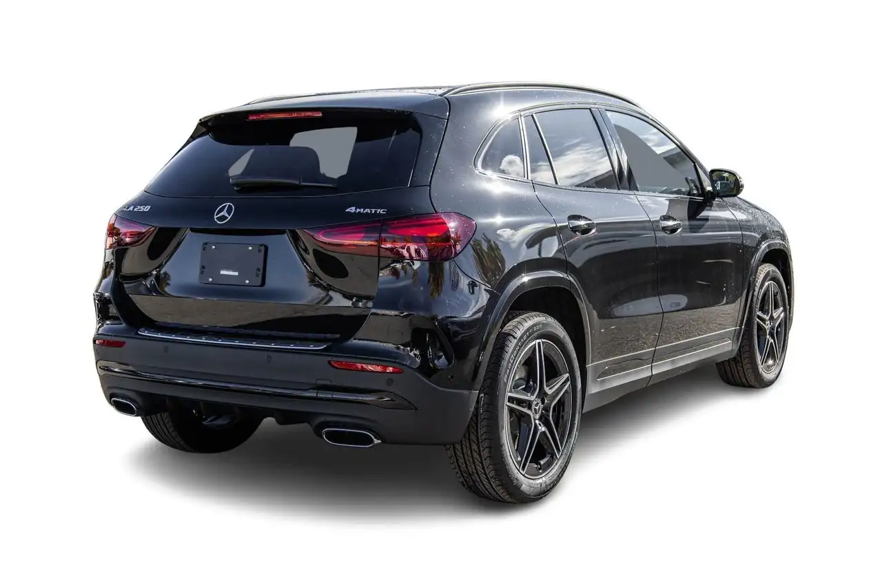 Mercedes-Benz GLA снимка Mercedes-Benz GLA