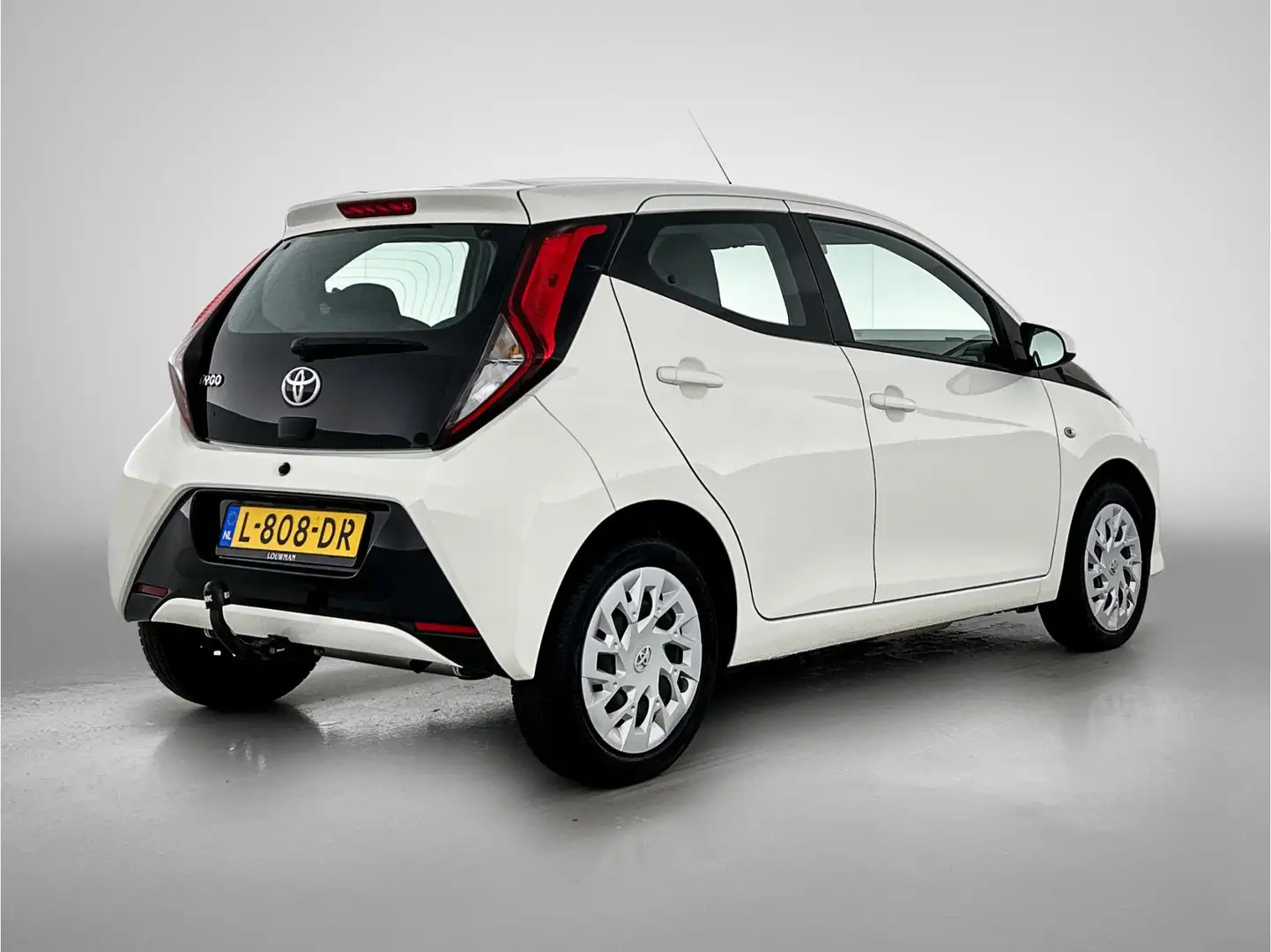 Toyota Aygo 1.0 VVT-i x-play | NL auto | Dealeronderhouden | Wit - 2