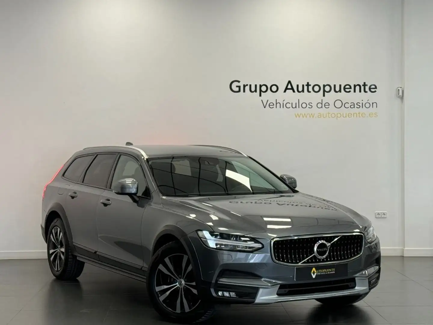 Volvo V90 Cross Country B4 Pro AWD Aut. Gris - 1