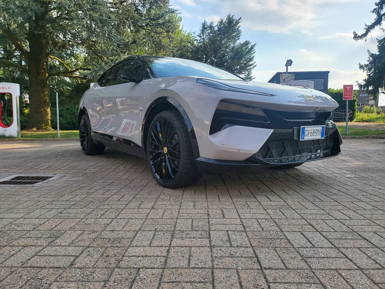 Lotus Eletre 2024