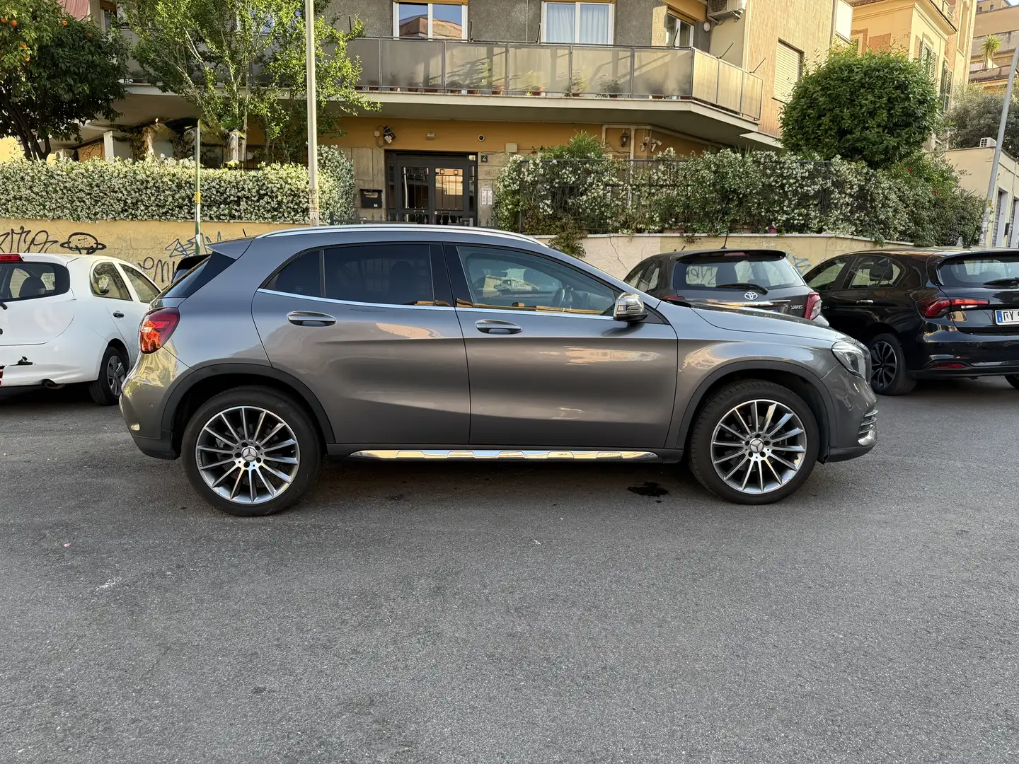 Mercedes-Benz GLA 250 Executive auto allestimento AMG - 2