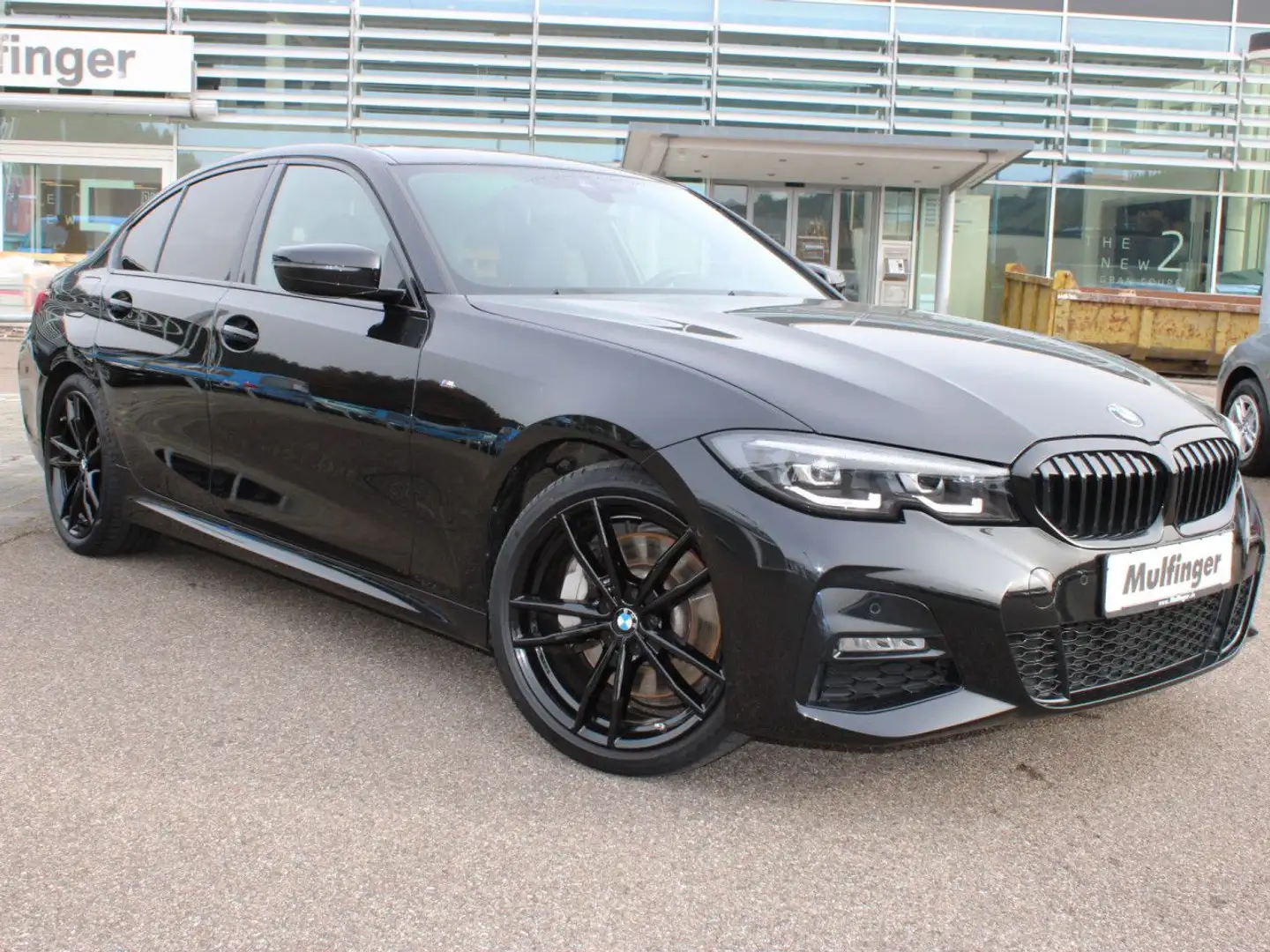 BMW 330 i xDr. M Sport AHK Standheiz. HiFi Glasd LivePr Schwarz - 2