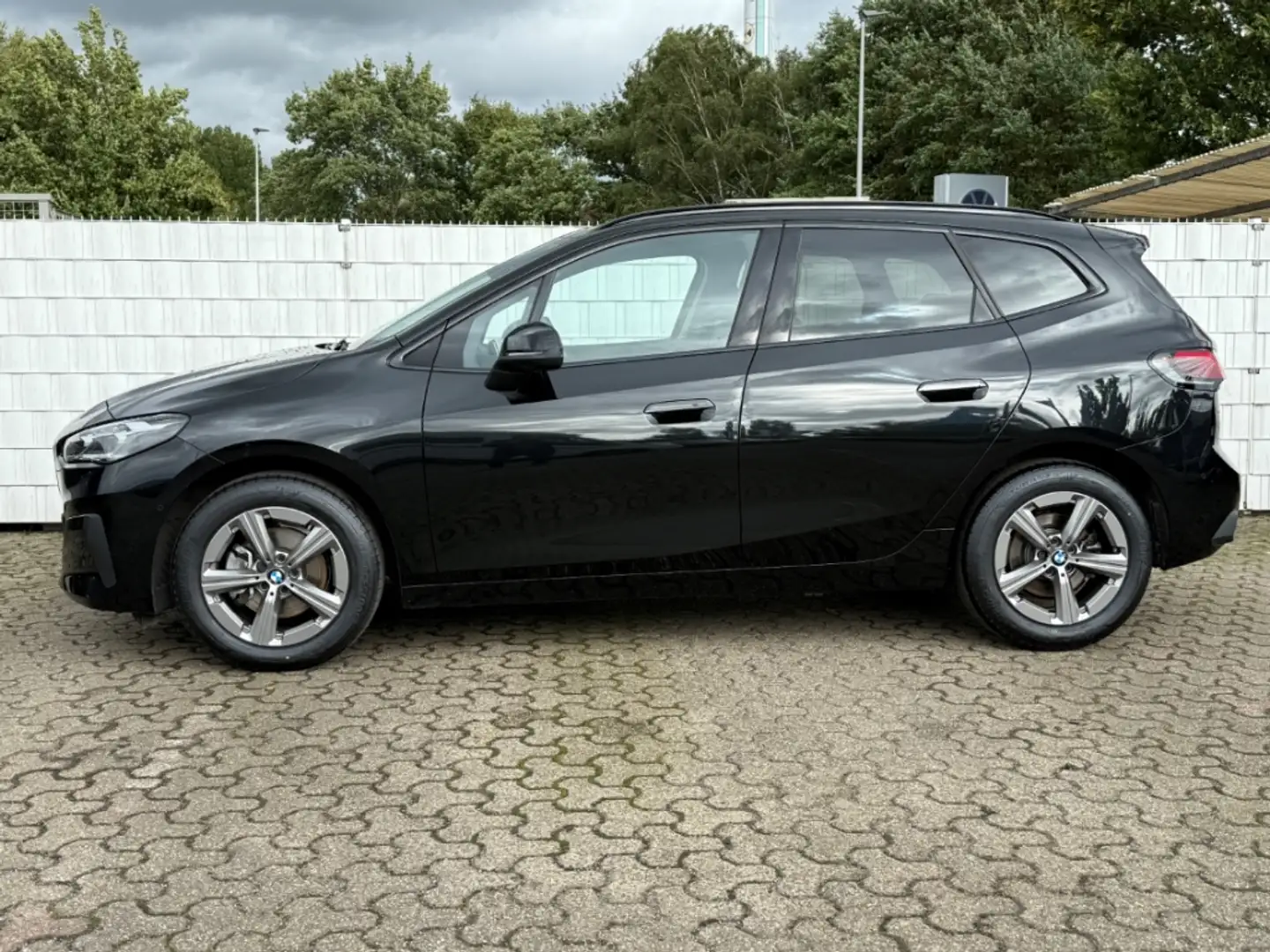 BMW 218 Active Tourer d AHK Harman/Kardon Adap. LED Privac Schwarz - 2