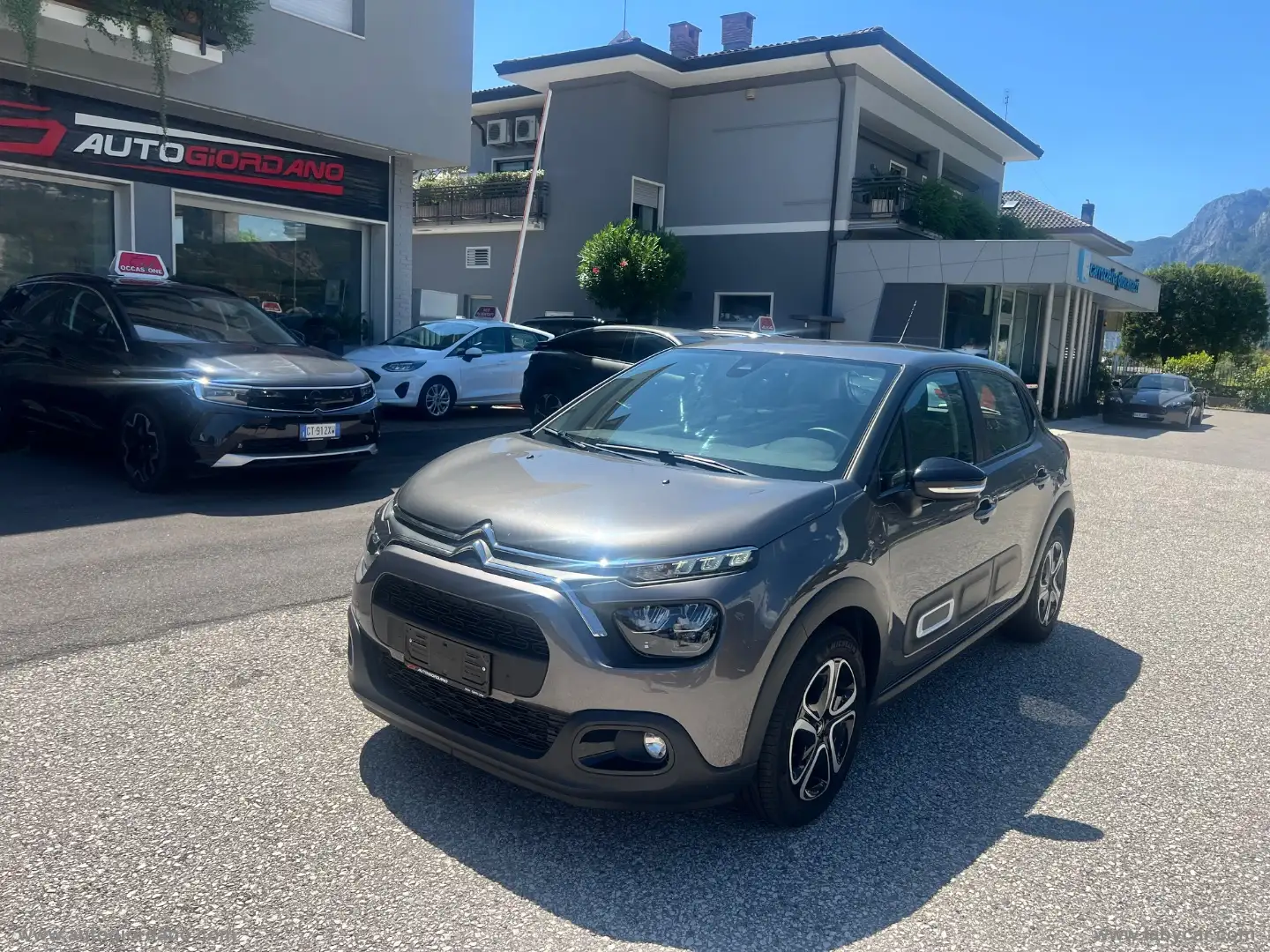 Citroen C3 PureTech 83 S&S Plus Gris - 1