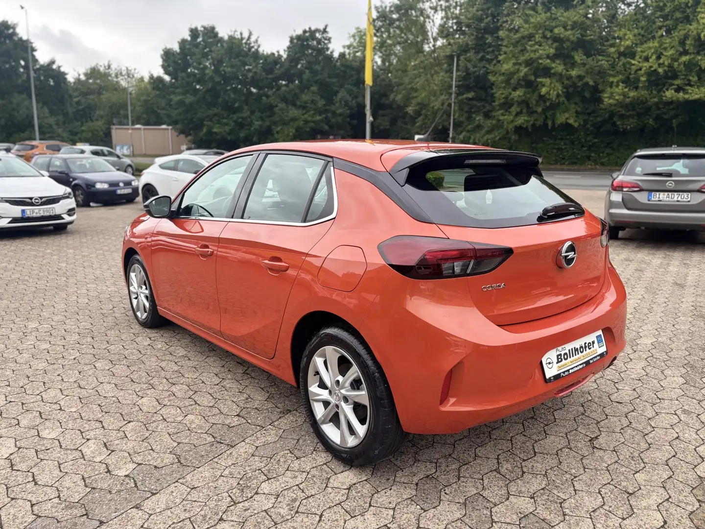 Opel Corsa 1,2 Elegance NAVIGATION Orange - 2