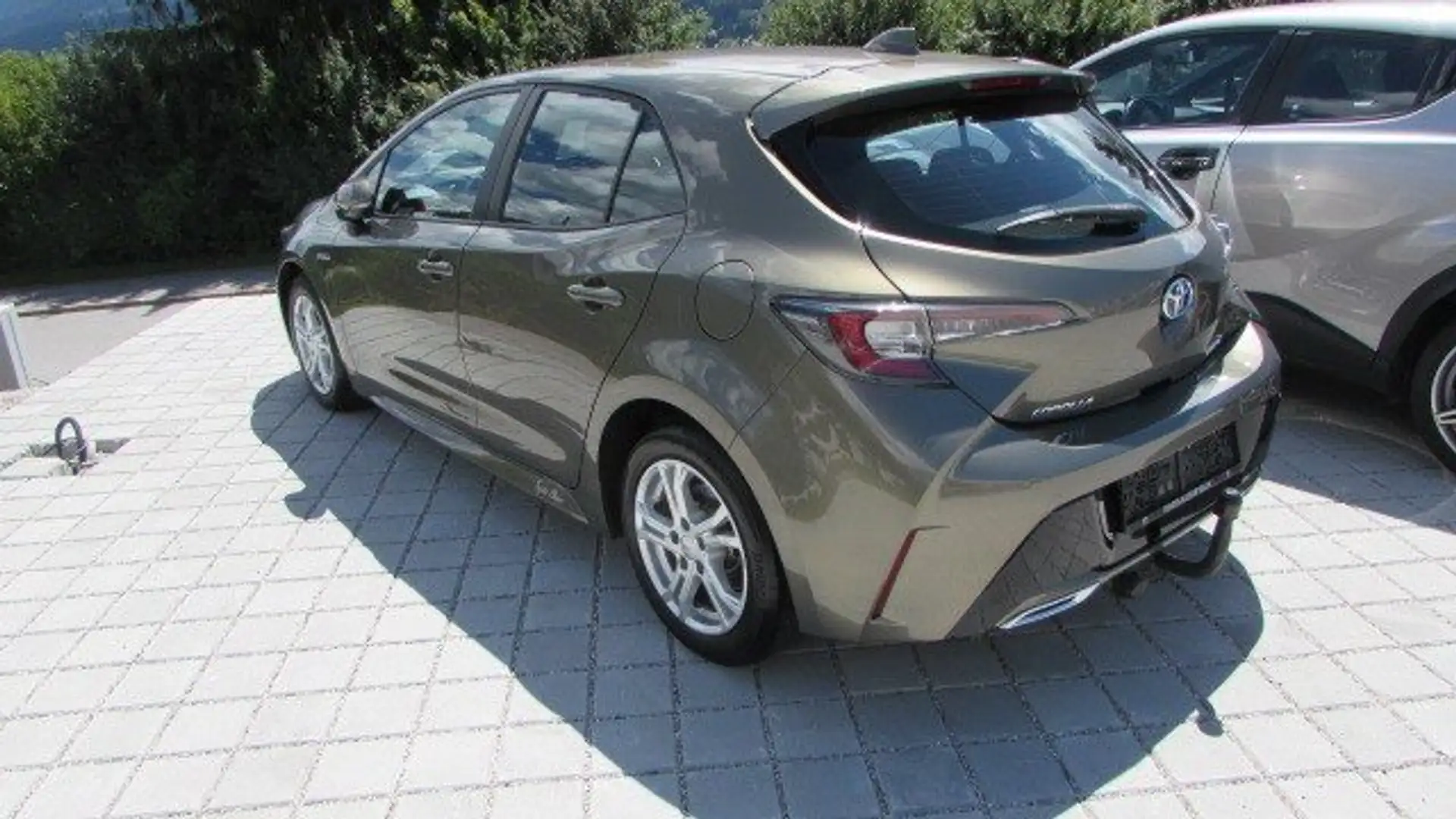 Toyota Corolla 2,0 HB Hybrid Active Braun - 2