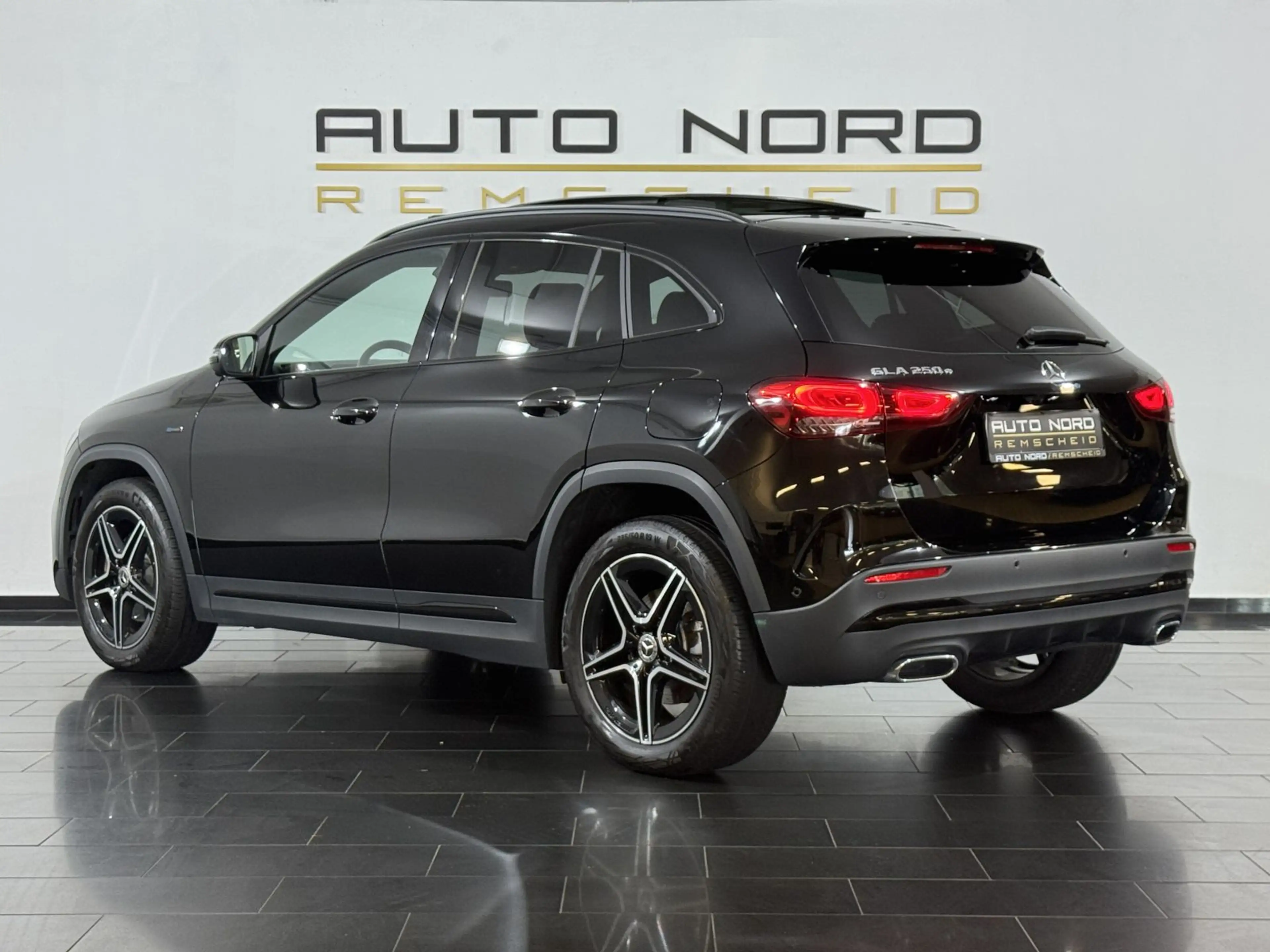 Mercedes-Benz GLA 250 e AMG*1.Hand*Pano*360°*Ambiente*DCT* — photo 9
