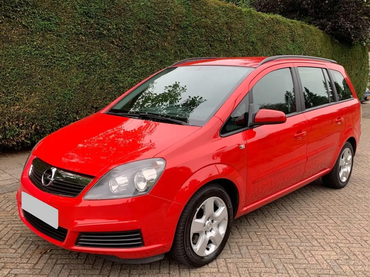 Opel Zafira 1.9 CDTI Enjoy Pack Red - 1