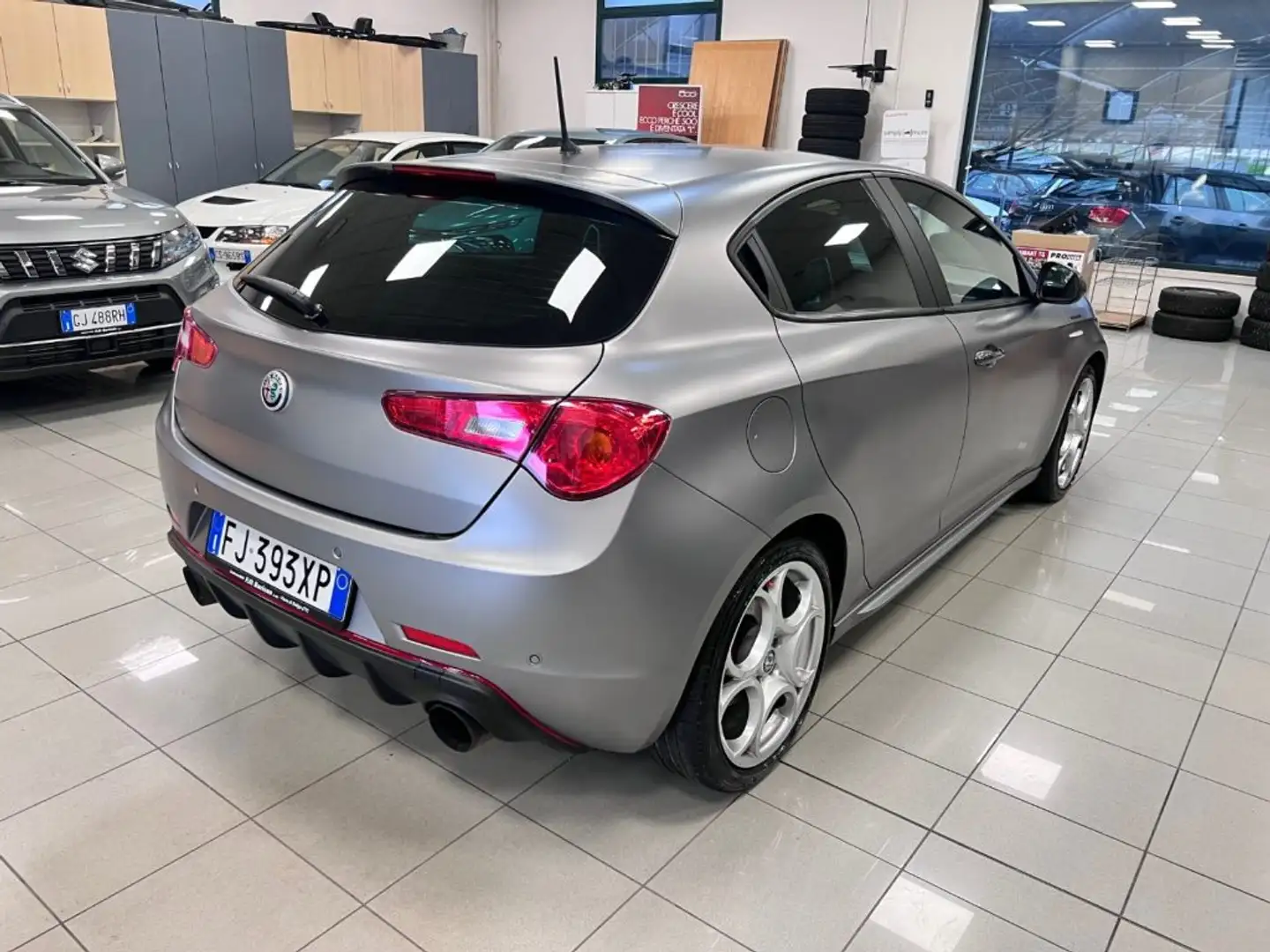 Alfa Romeo Giulietta 1750 Turbo TCT Veloce Grau - 2