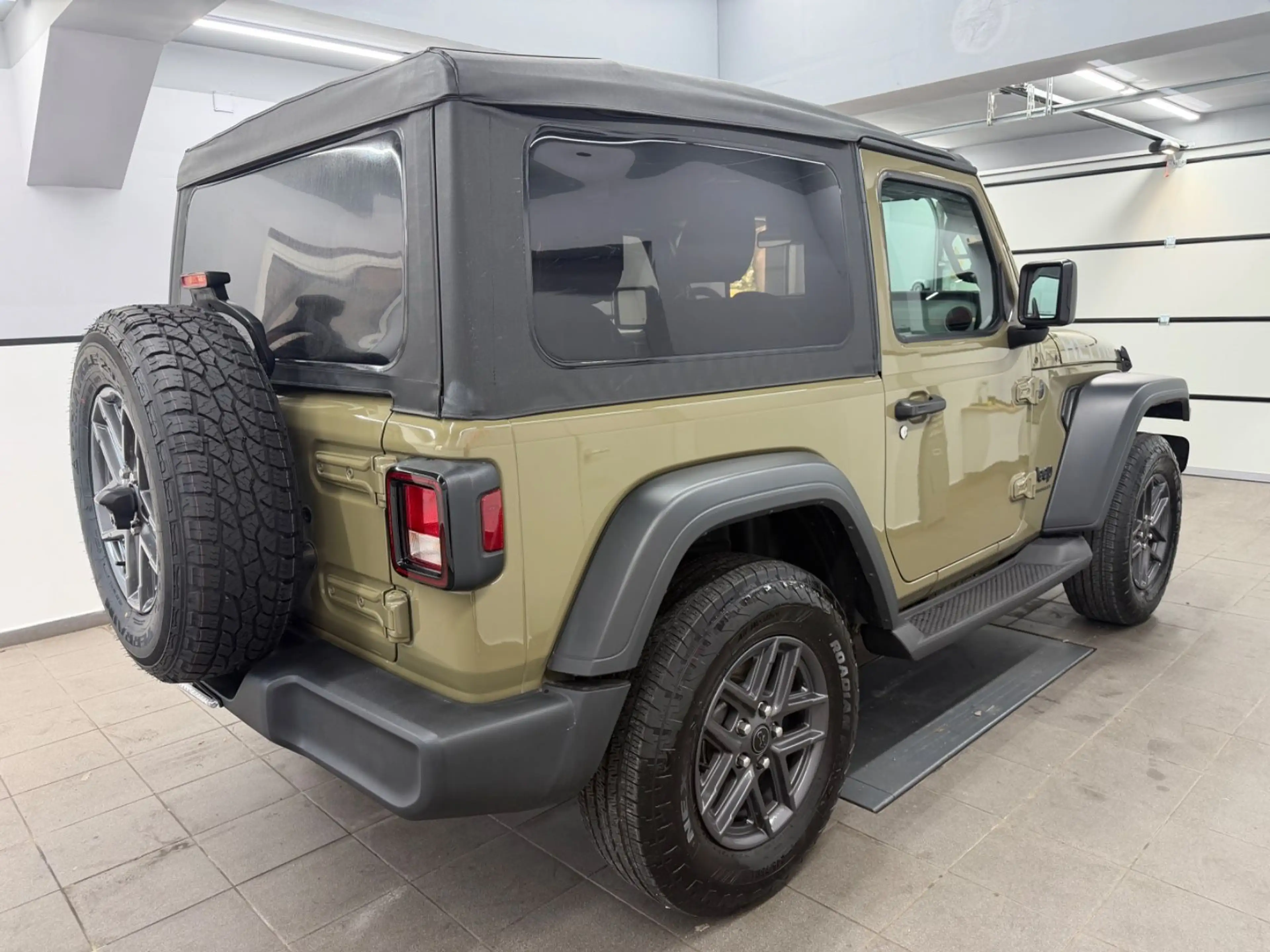 Jeep Wrangler 2.0 Aut. 4x4*2-Door*Sport S*Drab Olive* — photo 6