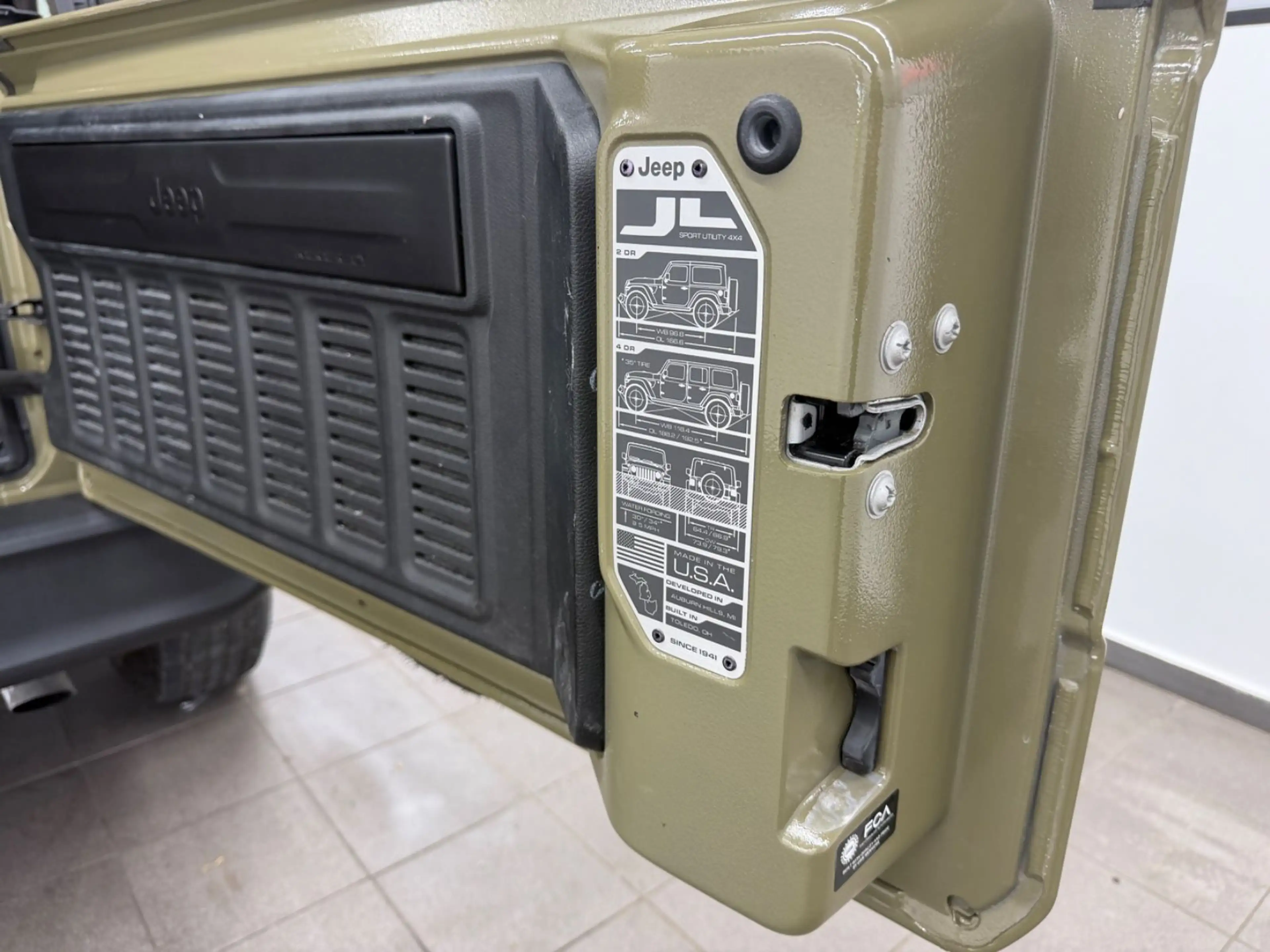Jeep Wrangler 2.0 Aut. 4x4*2-Door*Sport S*Drab Olive* — photo 12