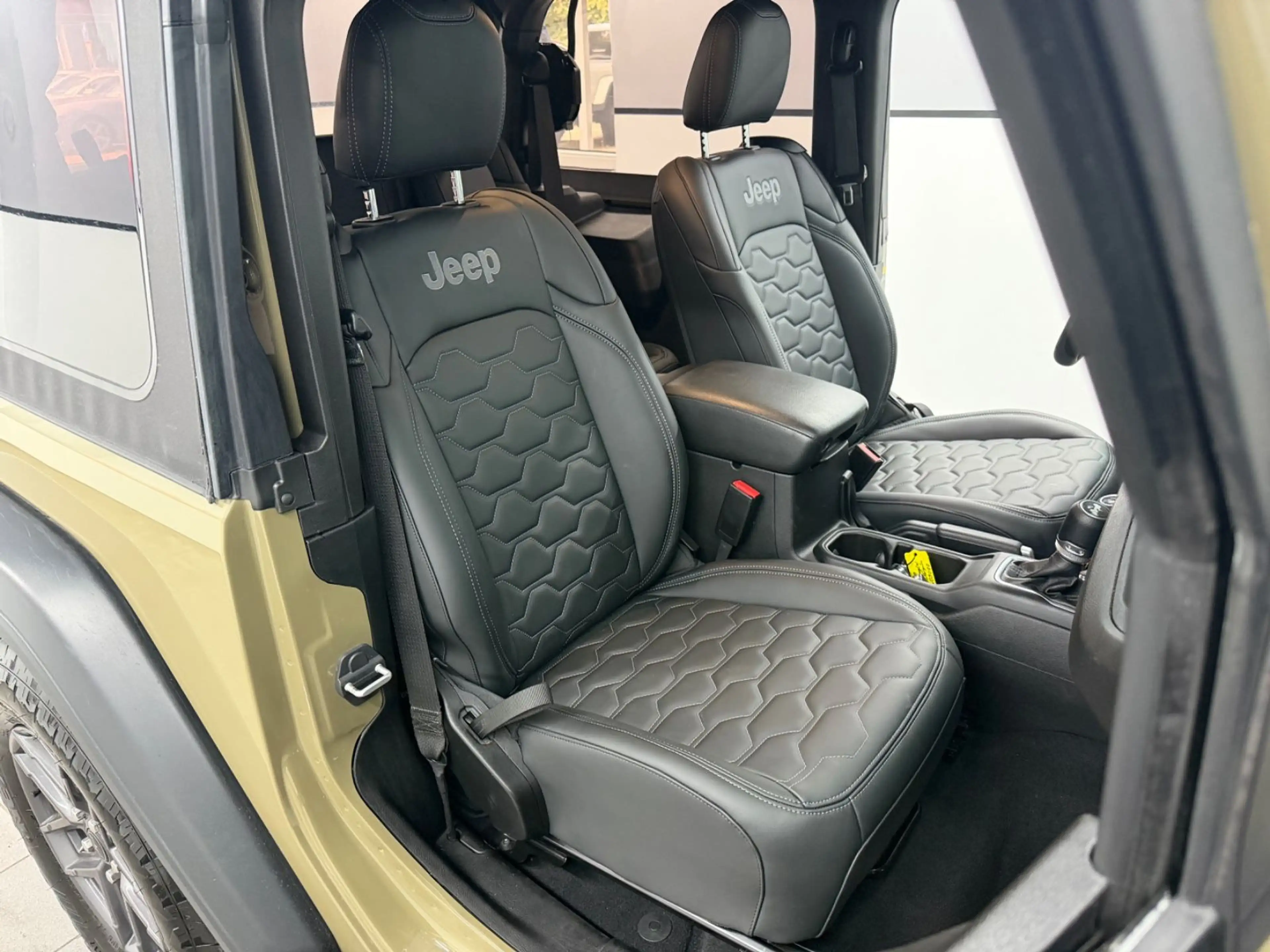 Jeep Wrangler 2.0 Aut. 4x4*2-Door*Sport S*Drab Olive* — photo 15