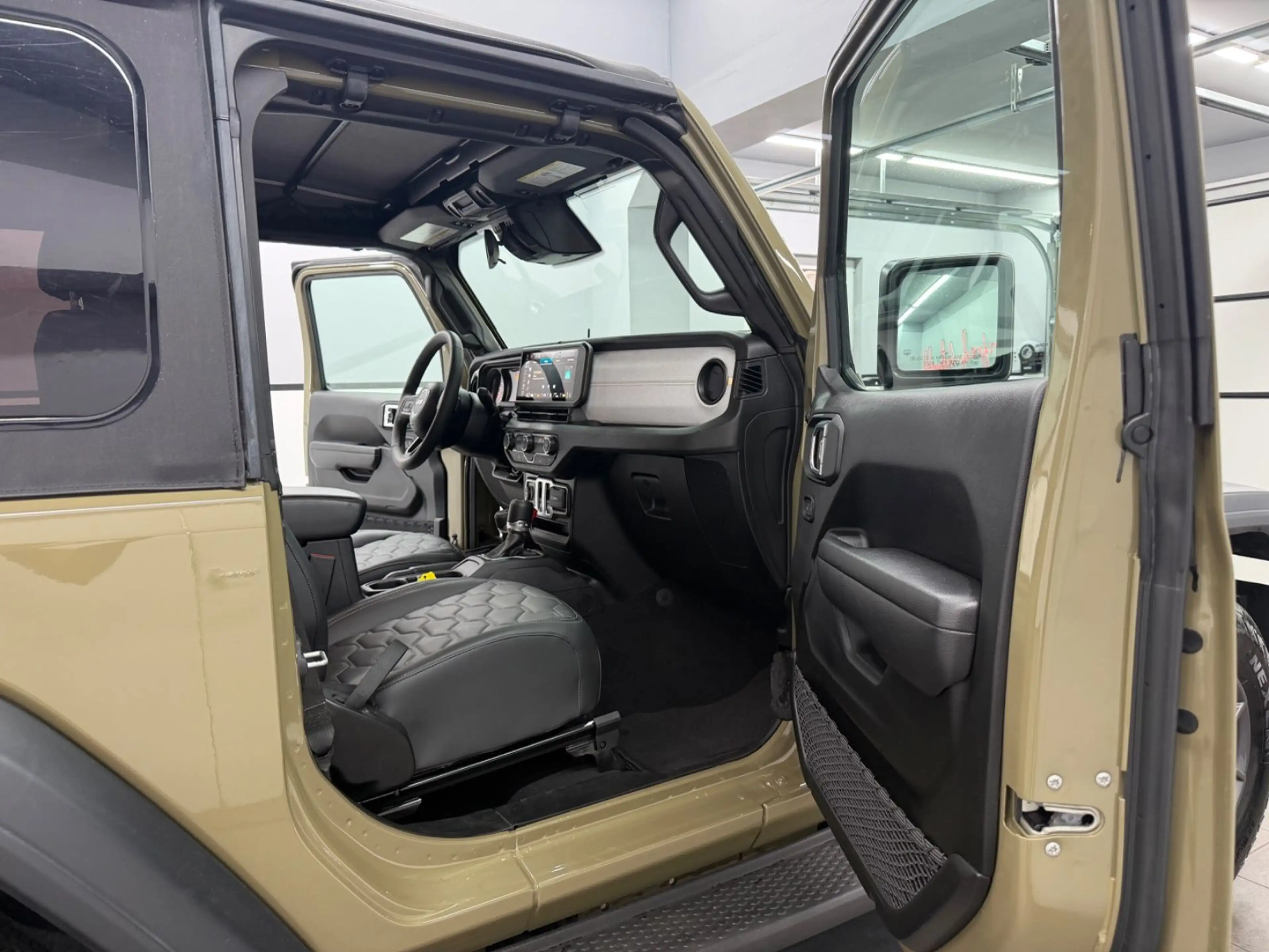 Jeep Wrangler 2.0 Aut. 4x4*2-Door*Sport S*Drab Olive* — photo 14