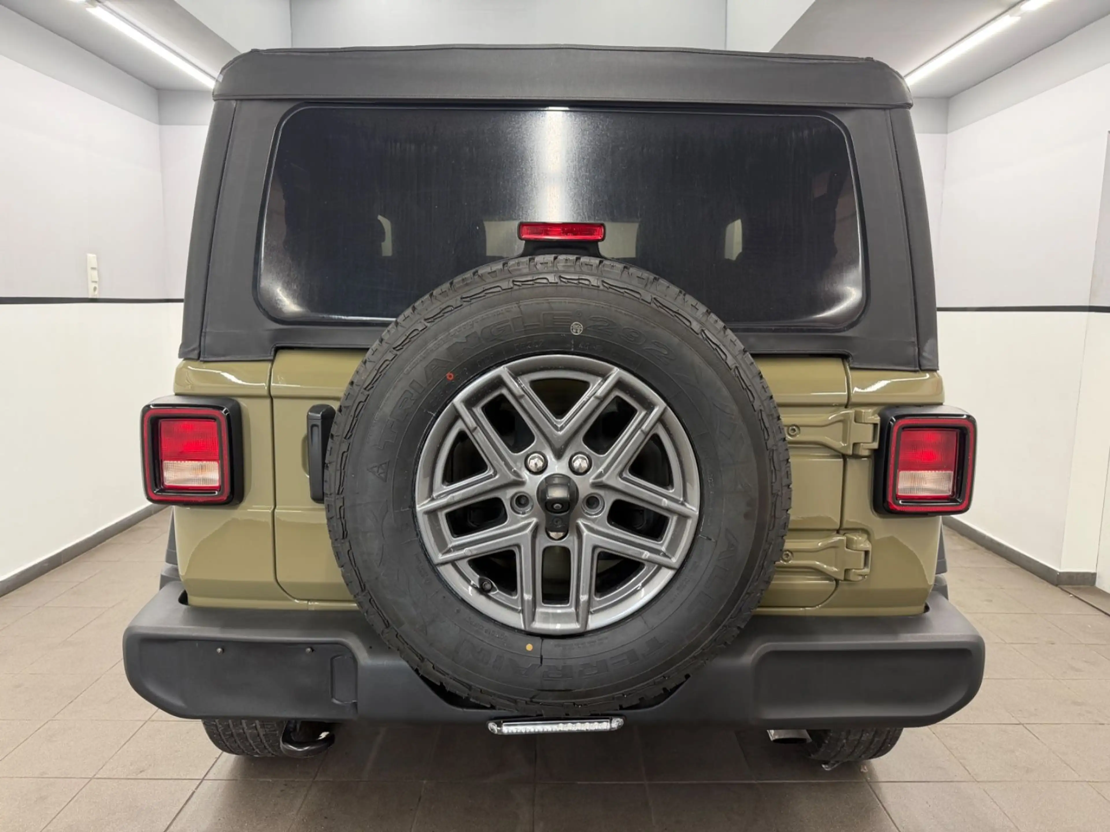 Jeep Wrangler 2.0 Aut. 4x4*2-Door*Sport S*Drab Olive* — photo 7