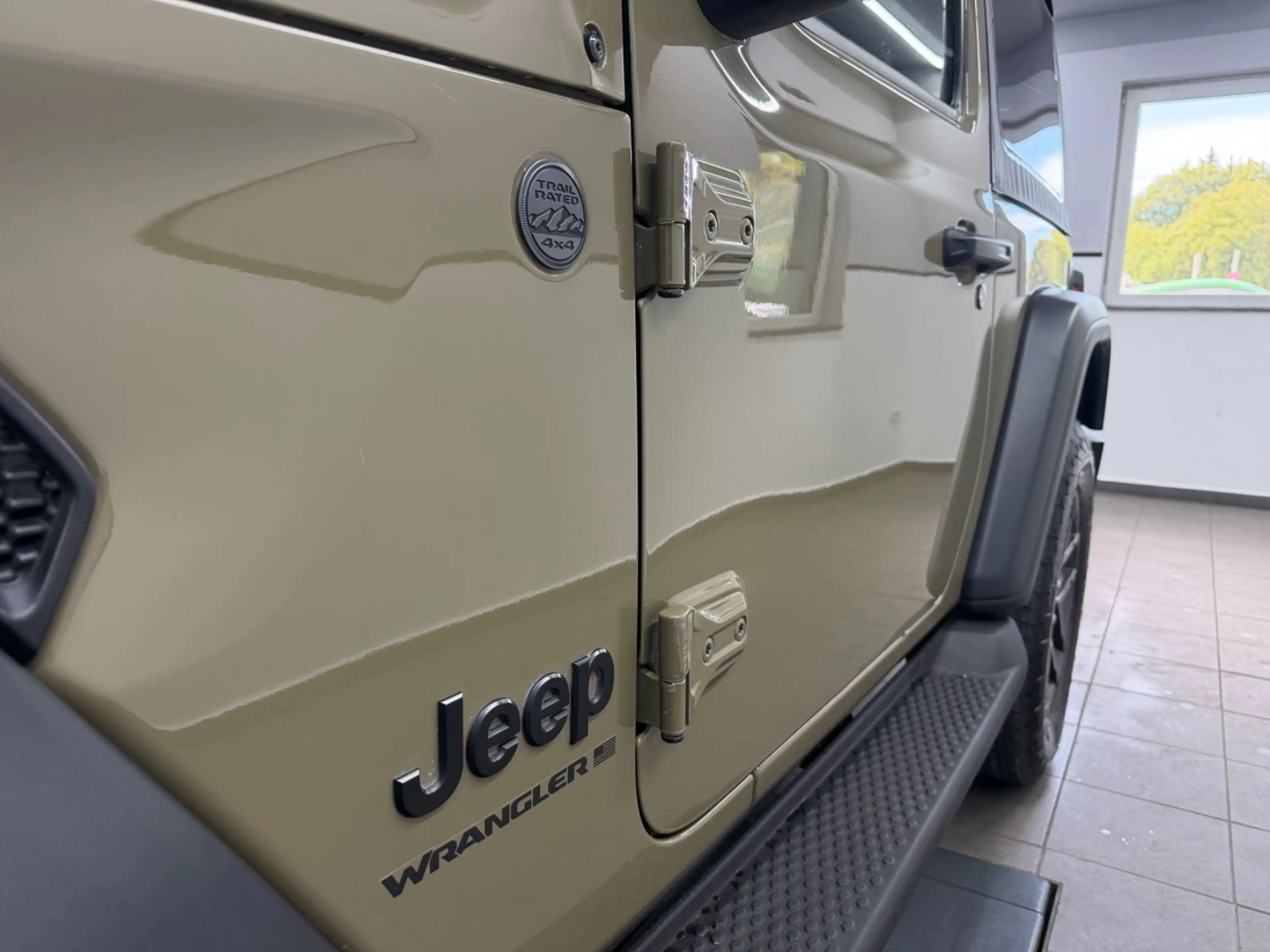 Jeep Wrangler 2.0 Aut. 4x4*2-Door*Sport S*Drab Olive* — photo 9