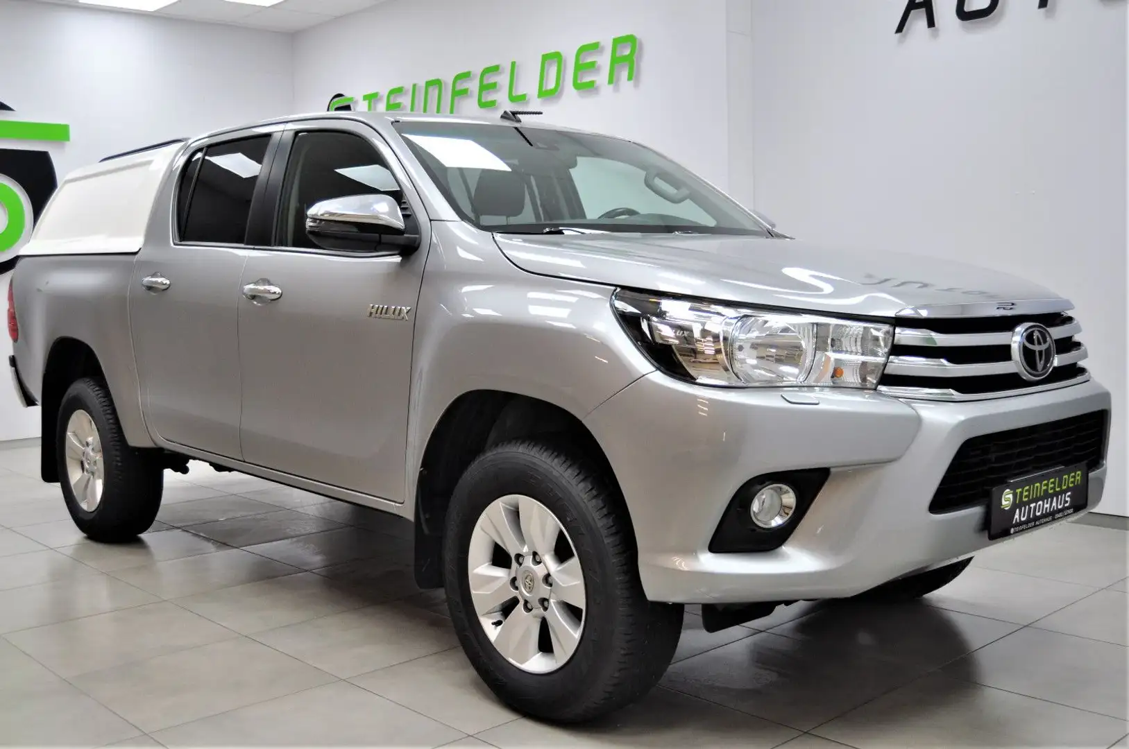 Toyota Hilux Double Cab Comfort 4x4 Silber - 1