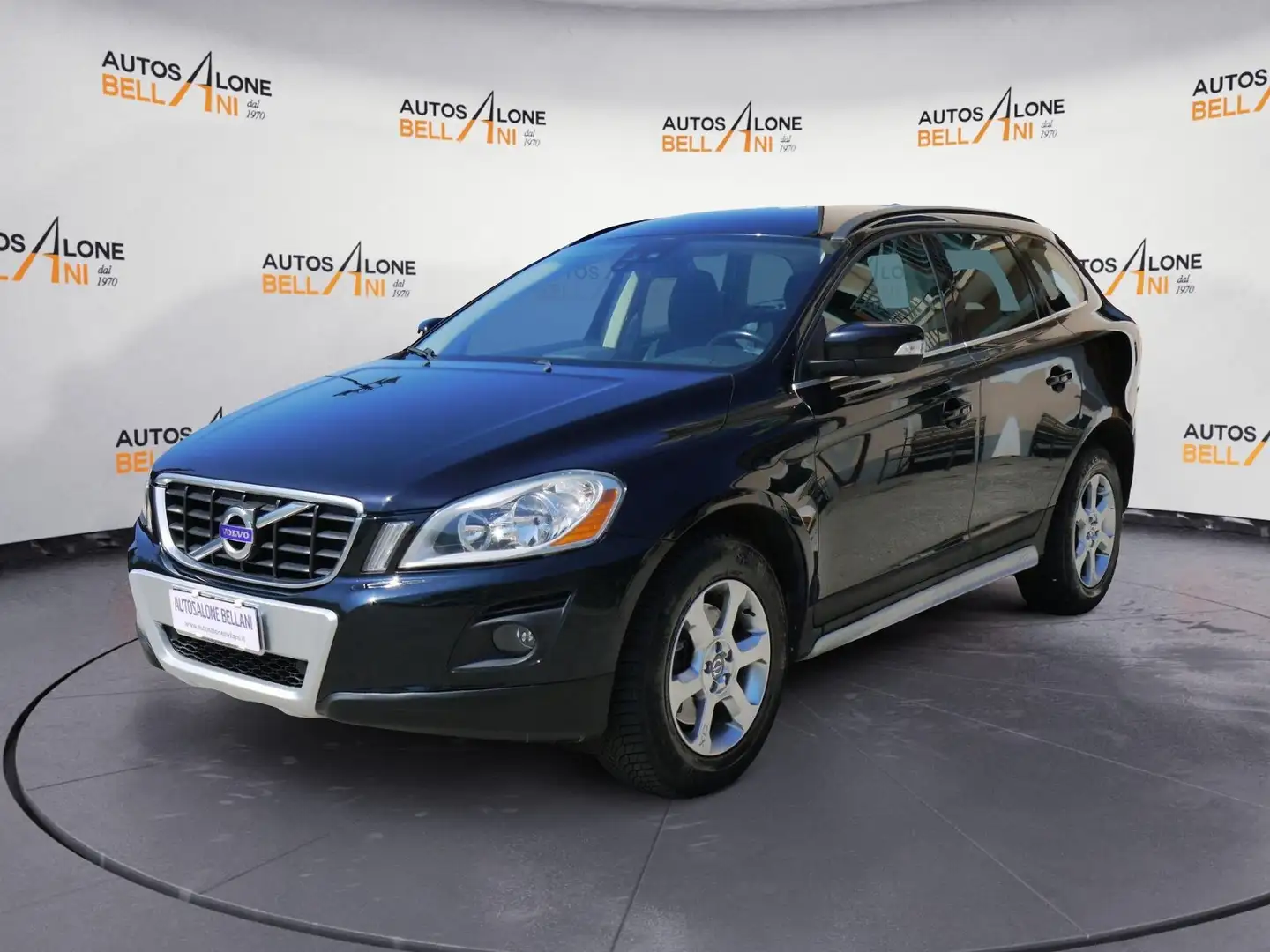 Volvo XC60 XC60 D5 AWD Geartronic Momentum Nero - 2