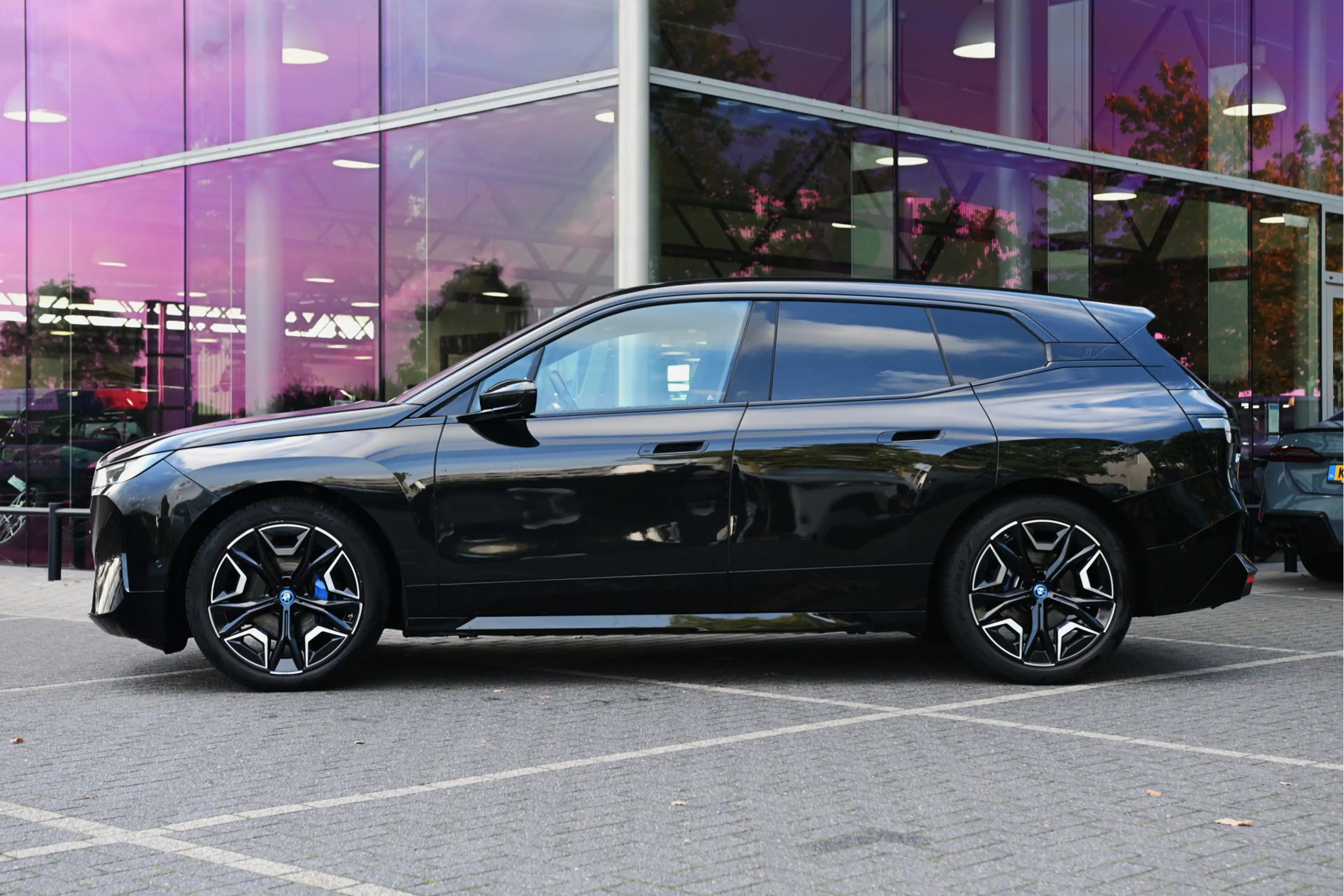 BMW iX xDrive40 / Sportpakket / Panoramadak Sky Lounge / — photo 6