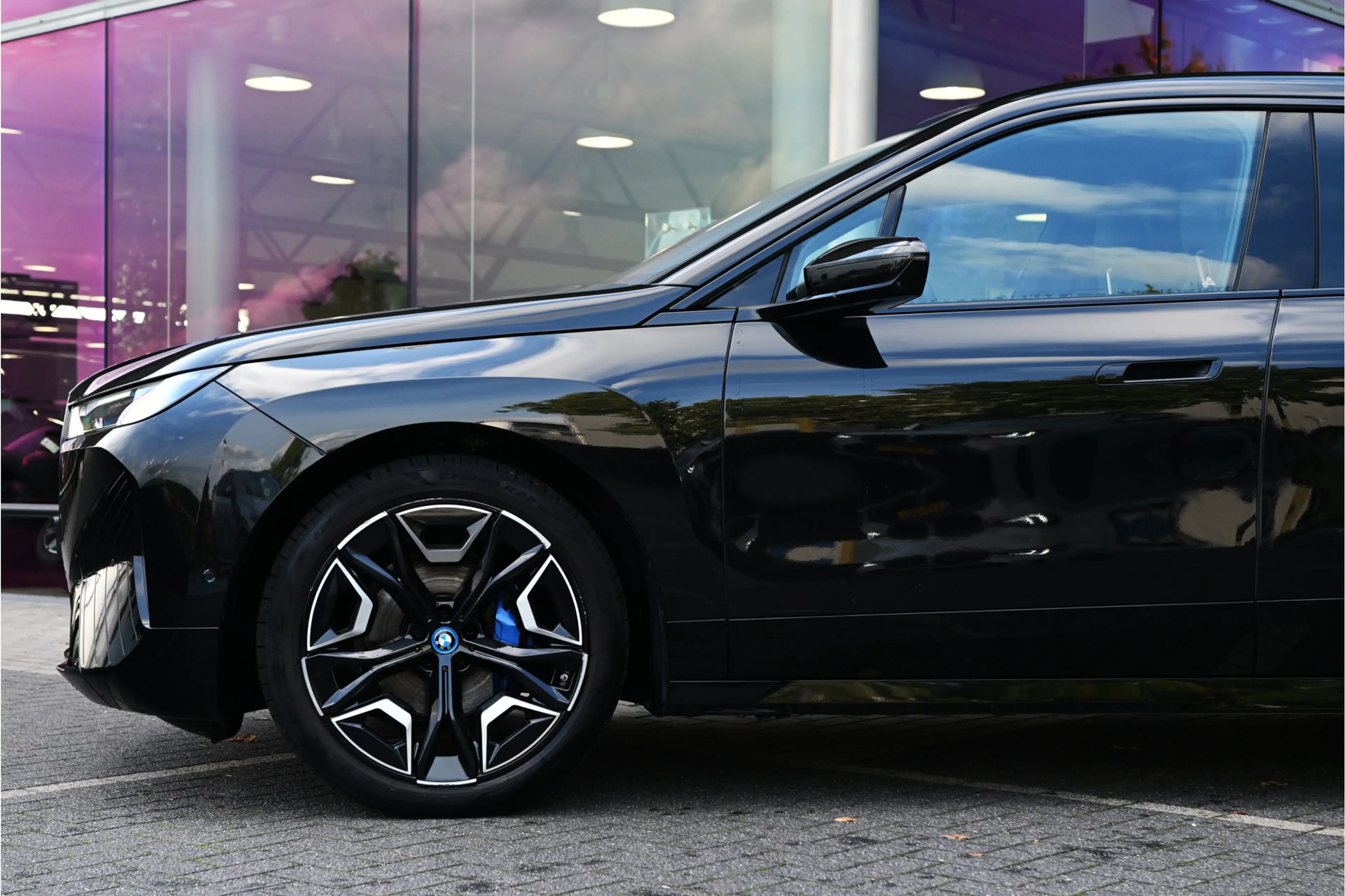 BMW iX xDrive40 / Sportpakket / Panoramadak Sky Lounge / — photo 8