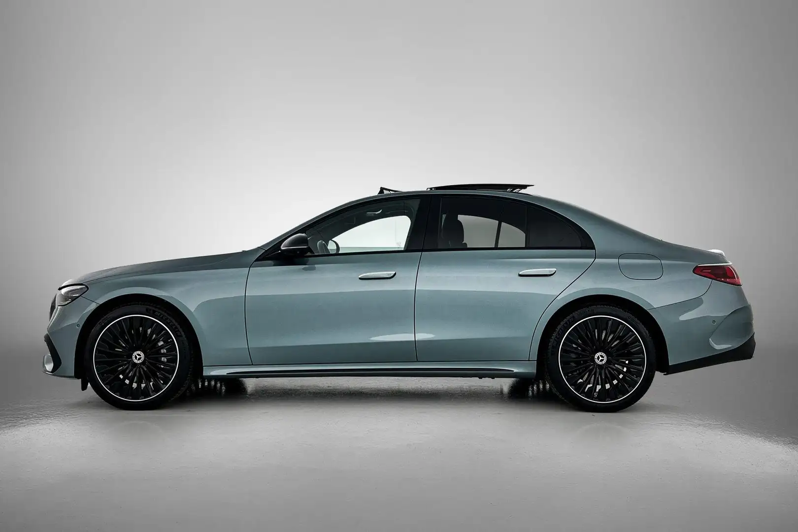 Mercedes-Benz E 300 E 300e Limousine AMG Line | Nightpakket | MBUX Sup Groen - 2