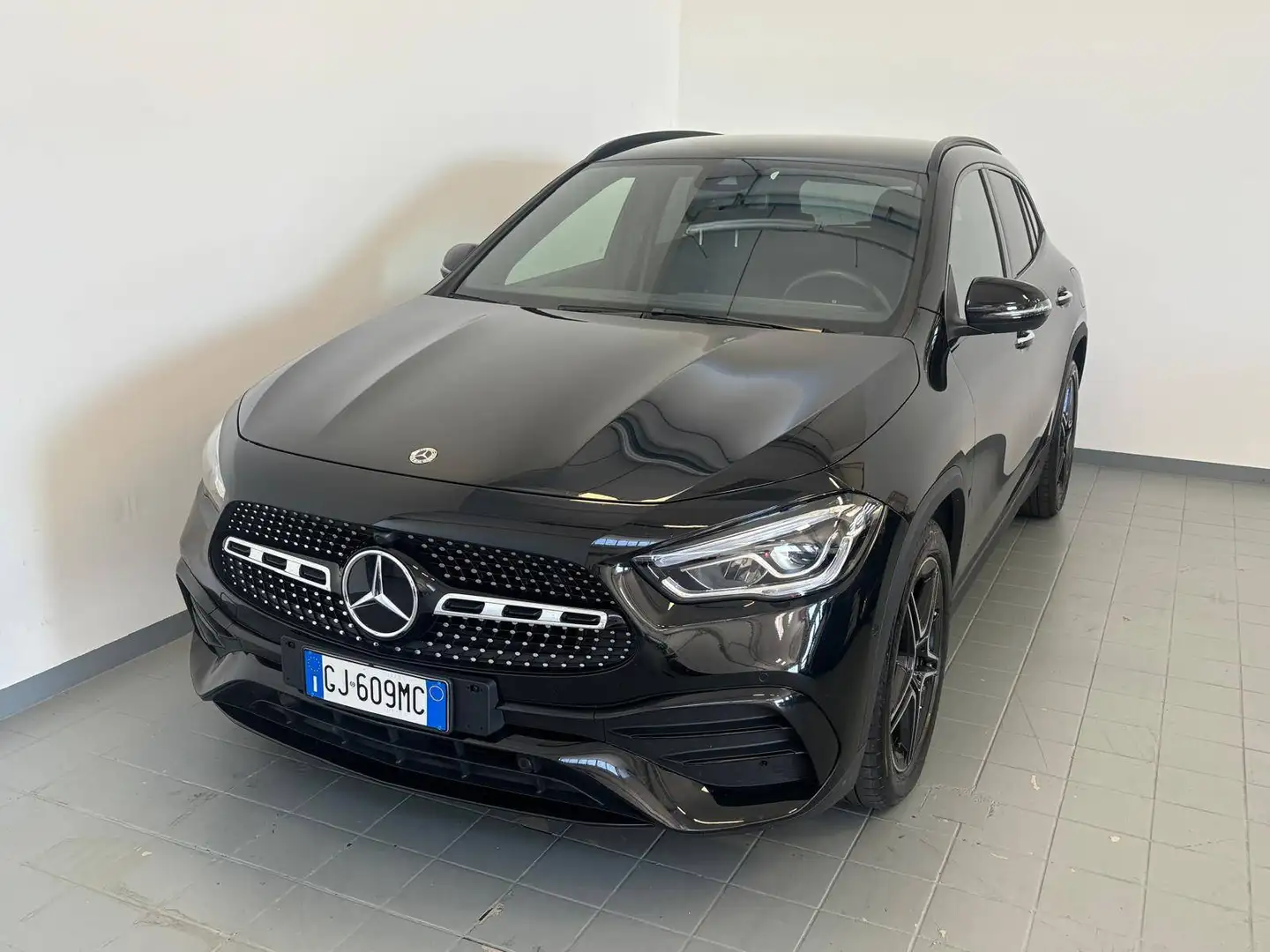 Mercedes-Benz GLA 200 200 d Premium auto Nero - 2