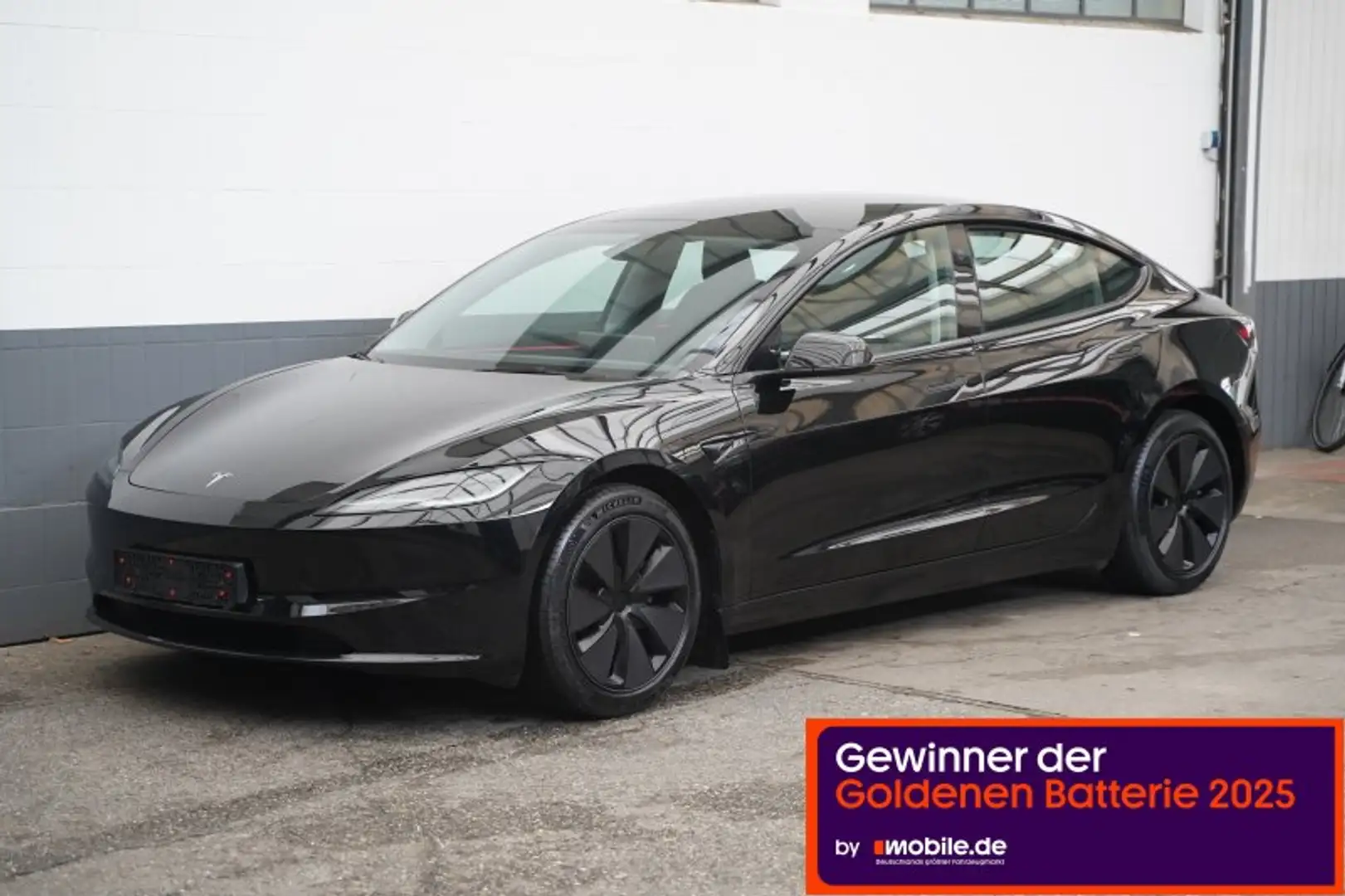 Tesla Model 3 Standard Range + *Highland* Schwarz - 1