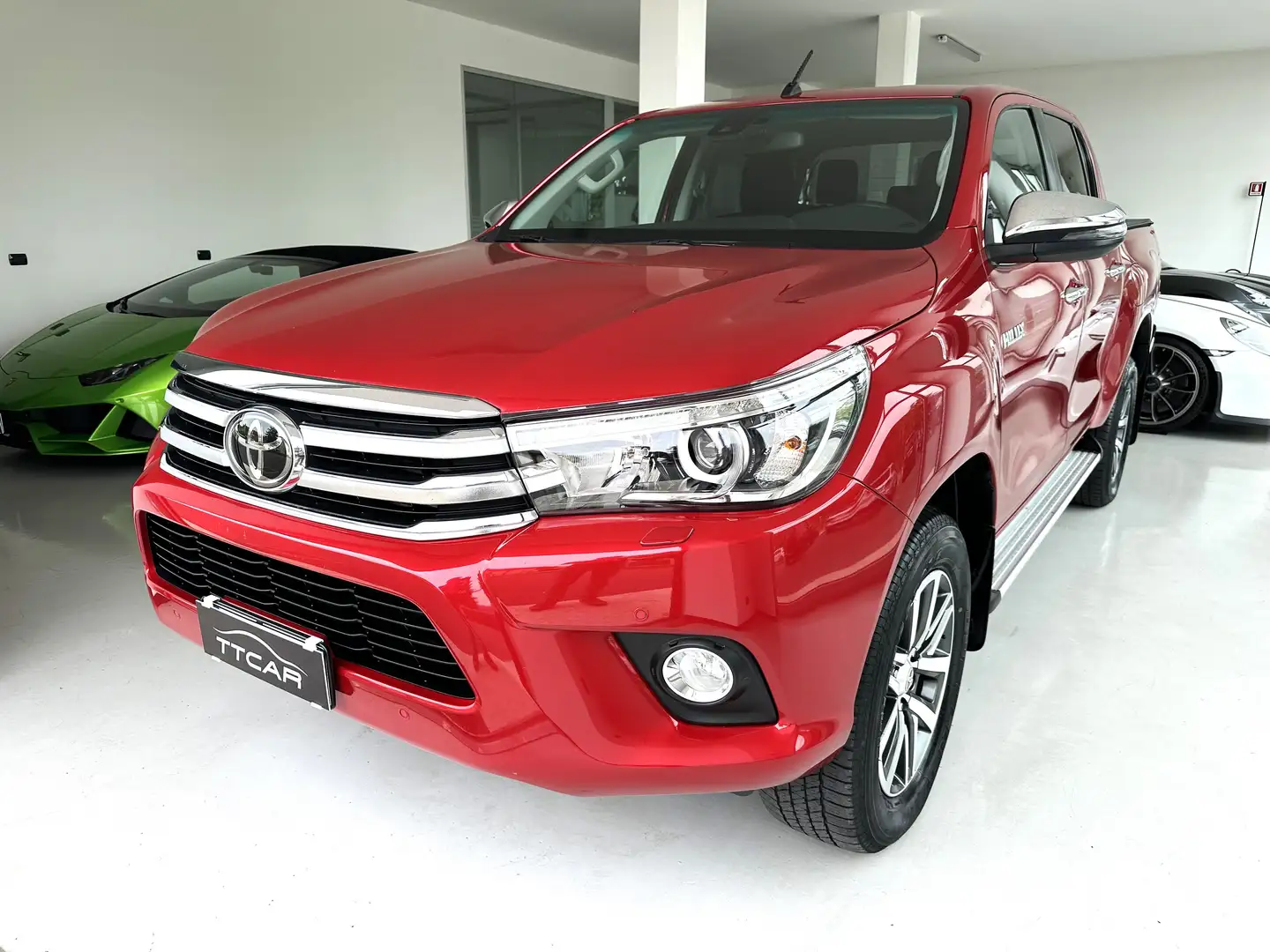 Toyota Hilux 2.4 d-4d double cab Executive 4wd auto Rojo - 1