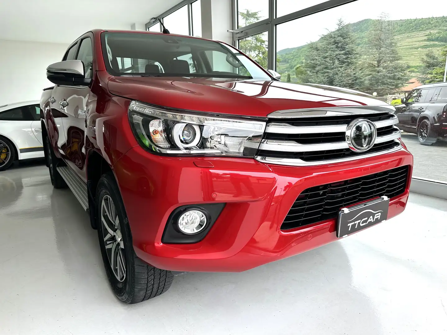 Toyota Hilux 2.4 d-4d double cab Executive 4wd auto Rojo - 2