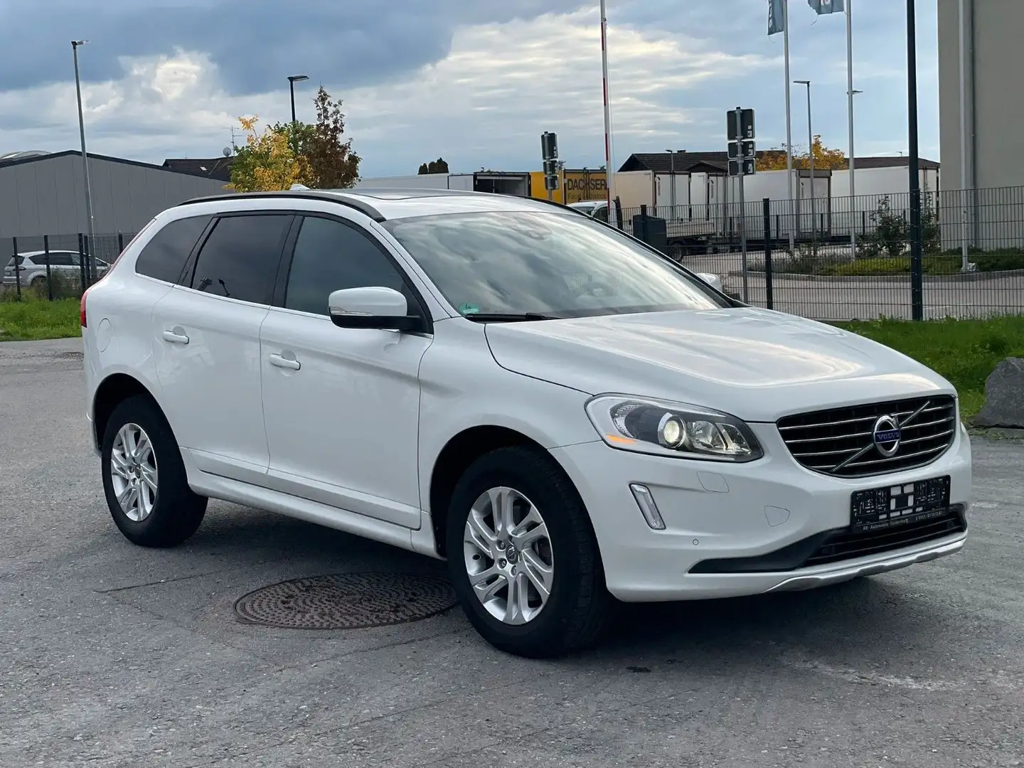 Volvo XC60 2.0 Momentum Aut. Pano Xenon Navi Kamera Blanc - 2