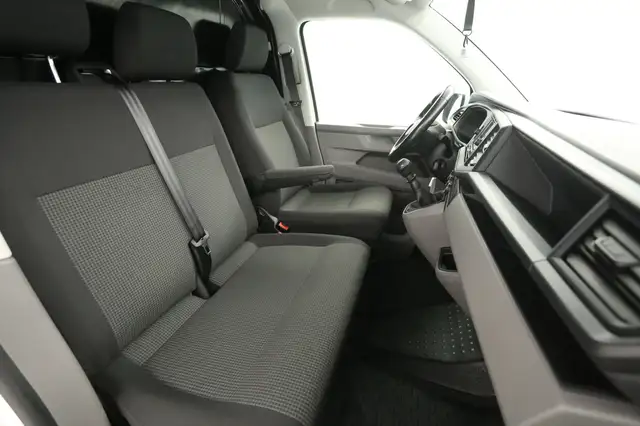 Volkswagen Transporter view 11