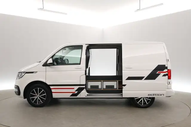 Volkswagen Transporter view 7
