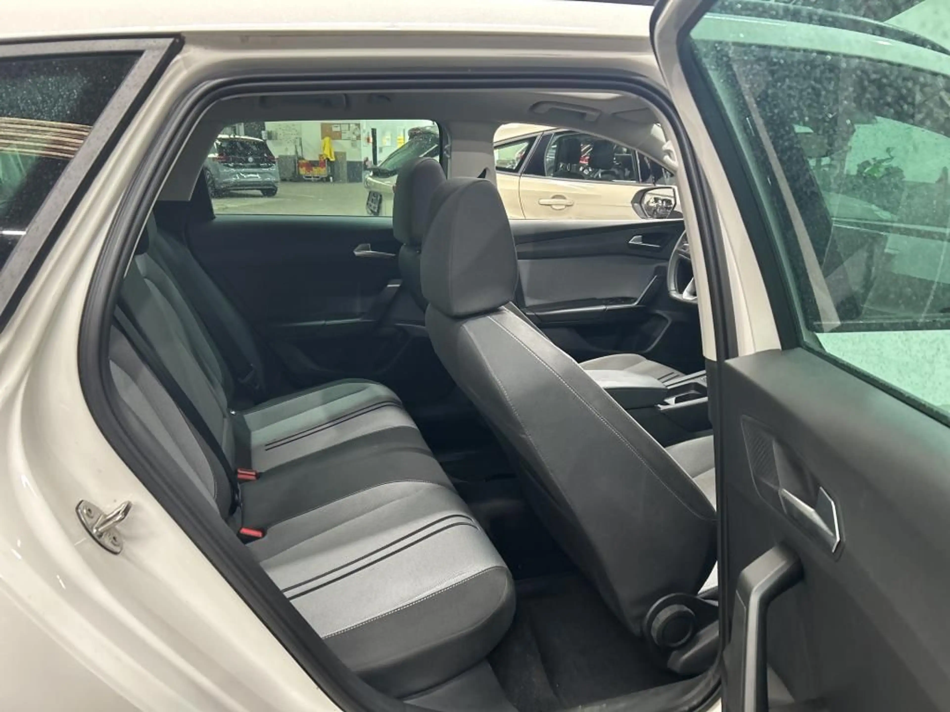 SEAT Leon Sportstourer 2.0 TDI Style LED/Pano/SHZ/Kam — photo 6