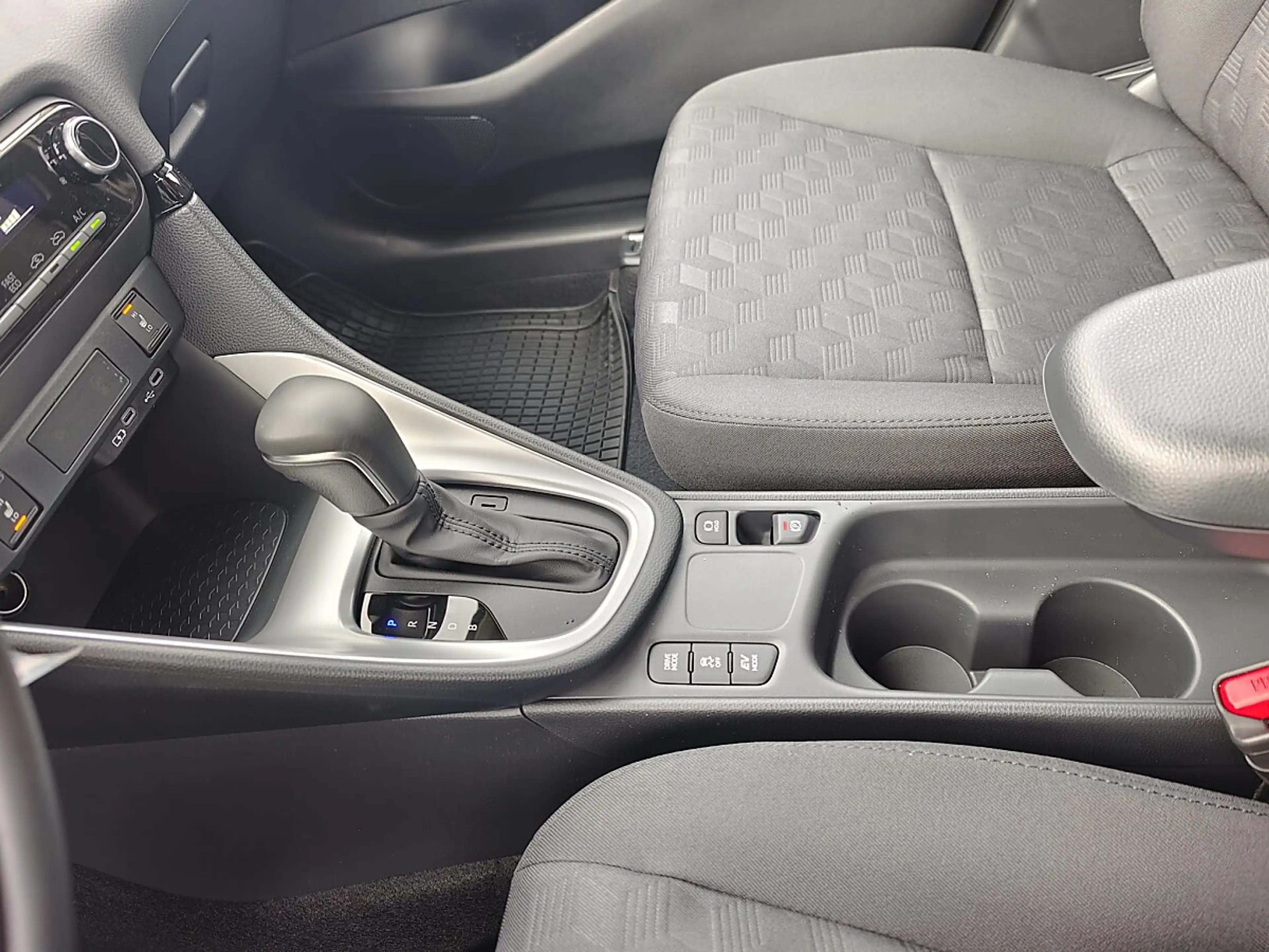 Mazda 2 Mazda2 Hybrid Centre Line Automatik VORFÜHRWAGE... — photo 10