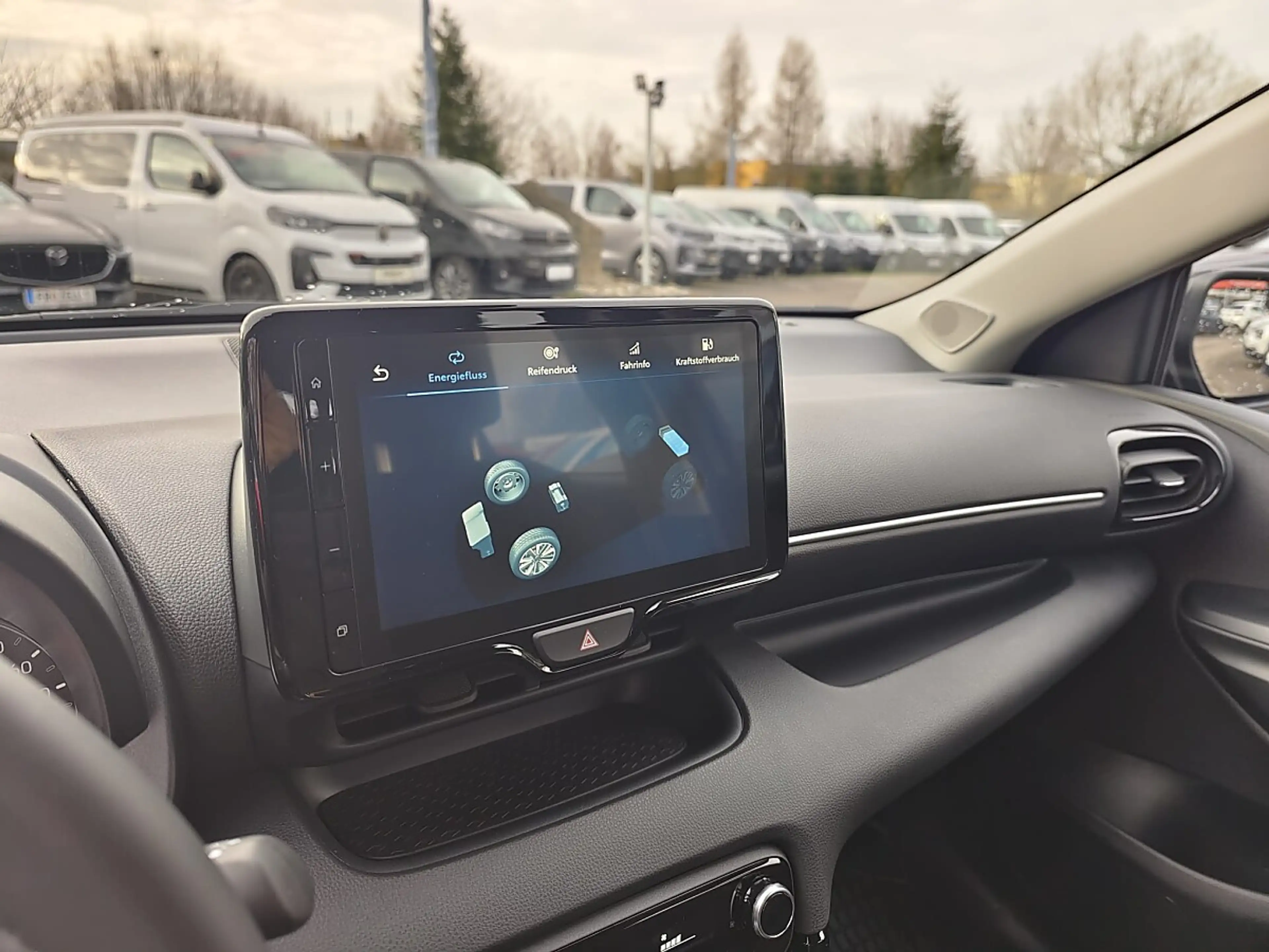 Mazda 2 Mazda2 Hybrid Centre Line Automatik VORFÜHRWAGE... — photo 11