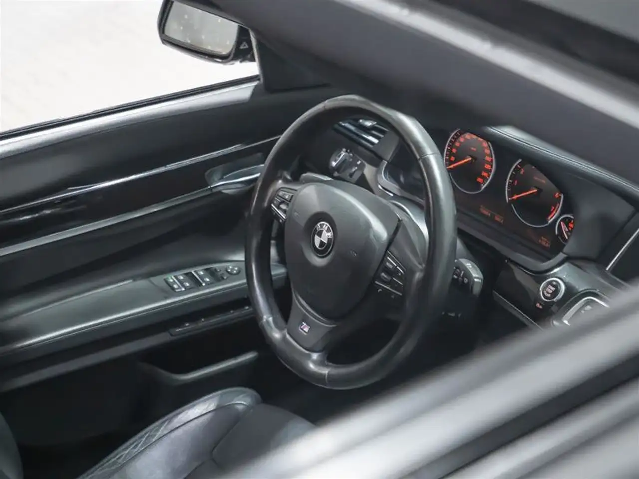 BMW 7 Series снимка BMW 7 Series