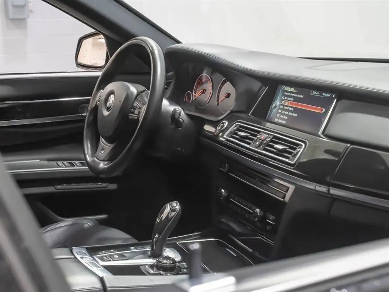 BMW 7 Series снимка BMW 7 Series