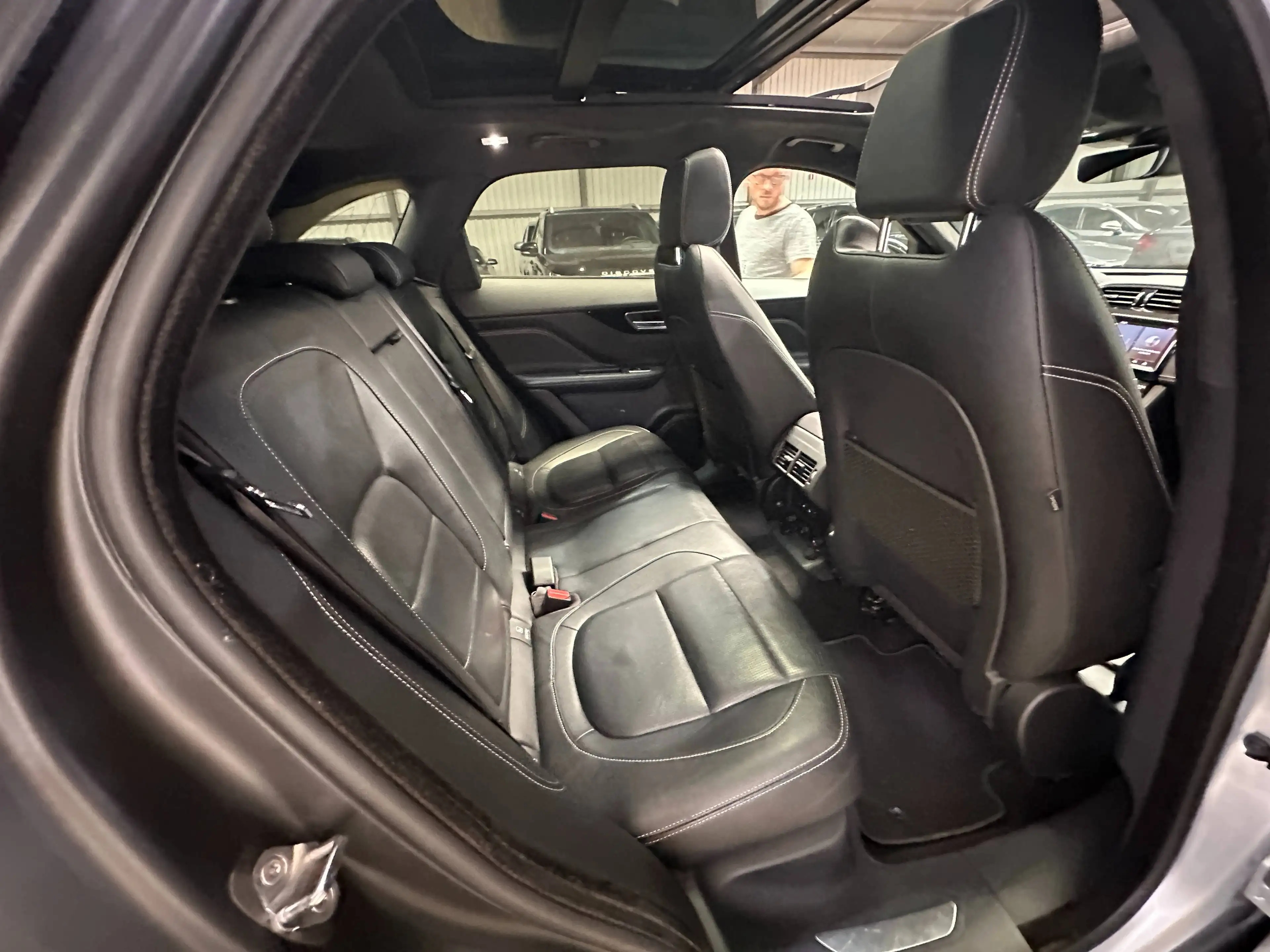 Jaguar F-Pace F-Pace 3.0 D V6 AWD R-Sport — photo 10