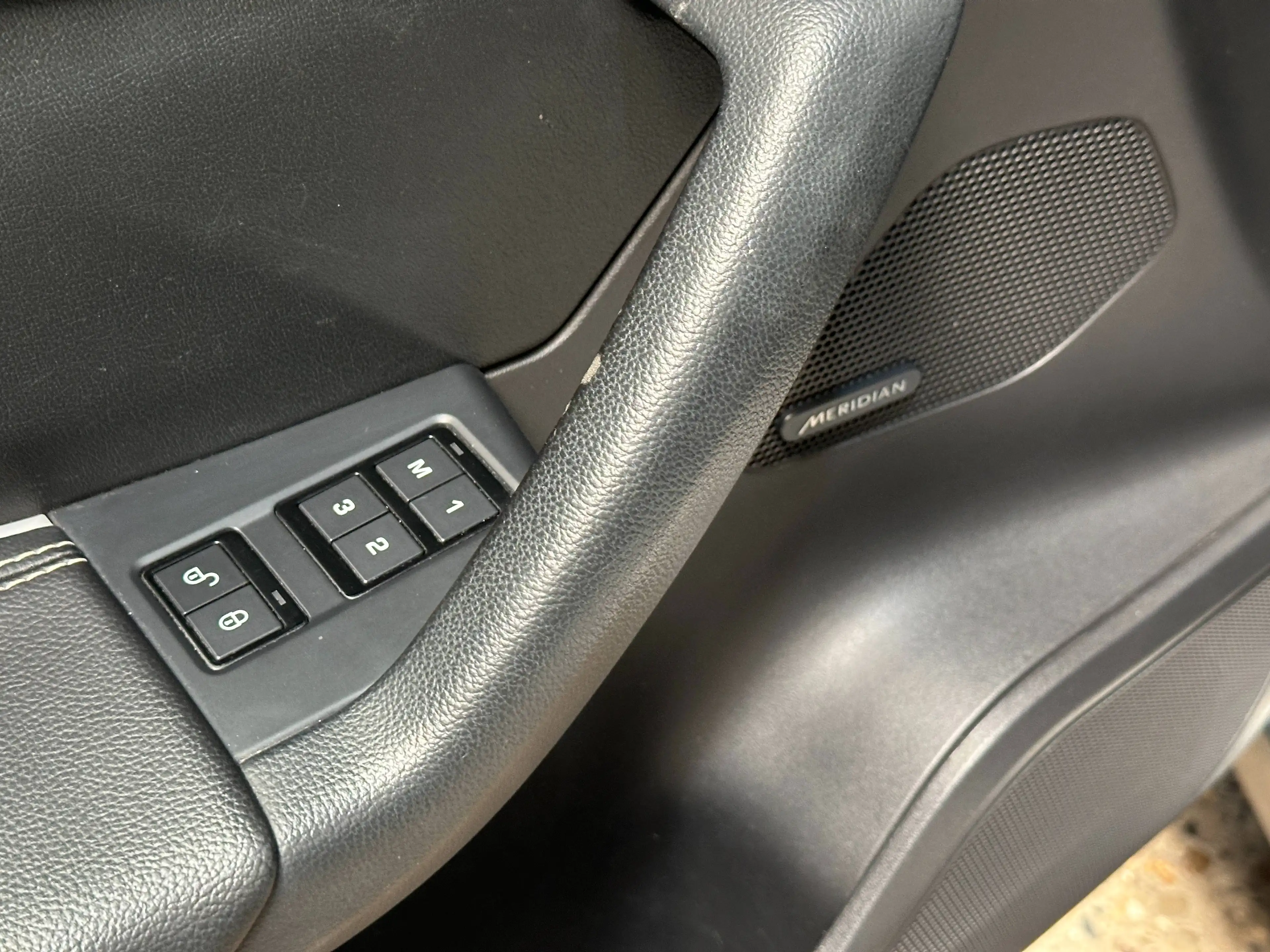 Jaguar F-Pace F-Pace 3.0 D V6 AWD R-Sport — photo 14
