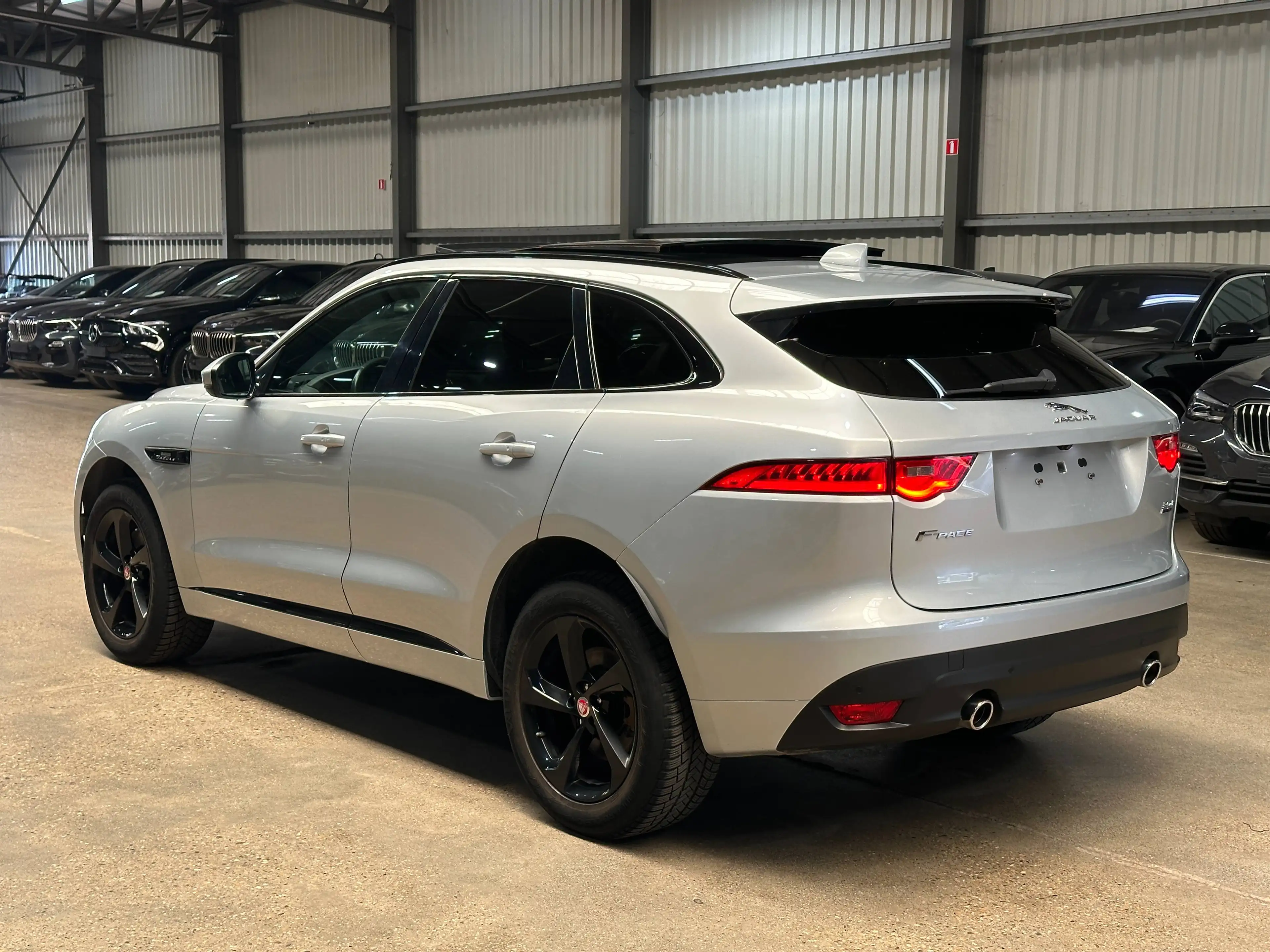 Jaguar F-Pace F-Pace 3.0 D V6 AWD R-Sport — photo 7