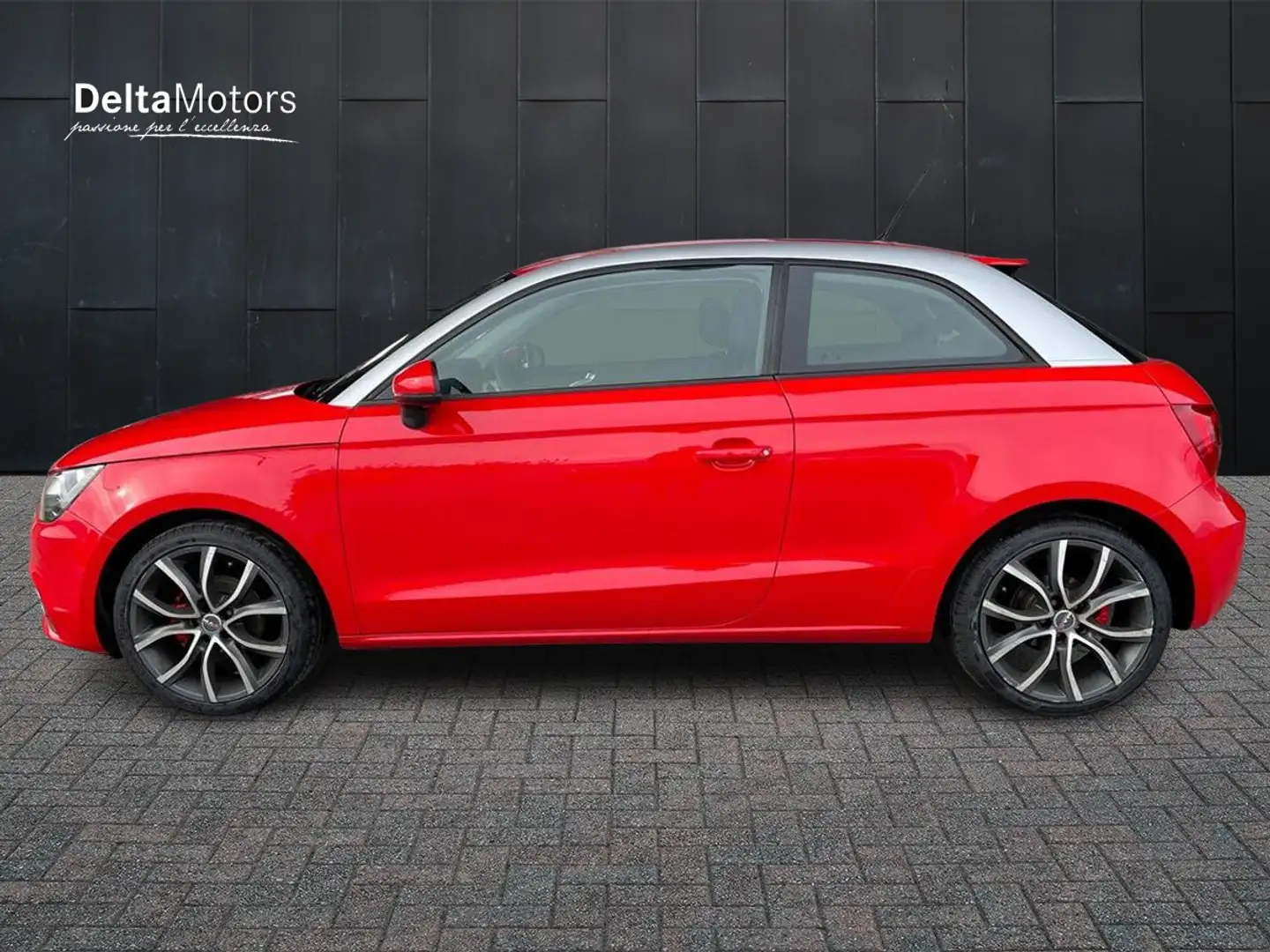 Audi A1 I 2010 3p - A1 1.6 tdi Attraction c/clima 90cv Rosso - 2