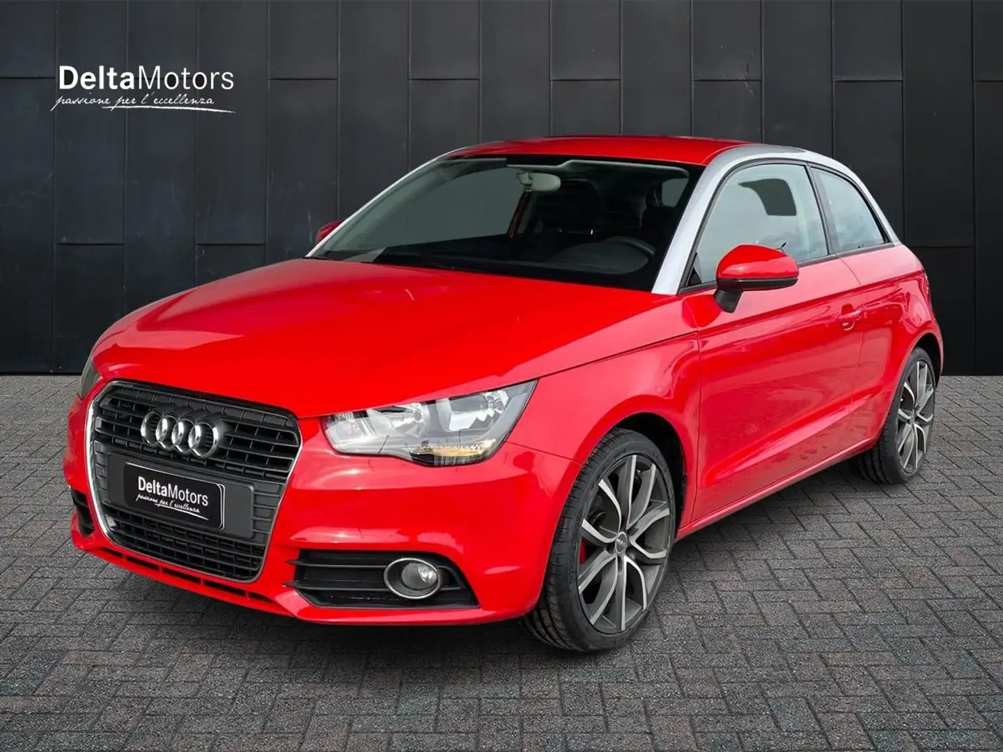 Audi A1 I 2010 3p - A1 1.6 tdi Attraction c/clima 90cv Rosso - 1