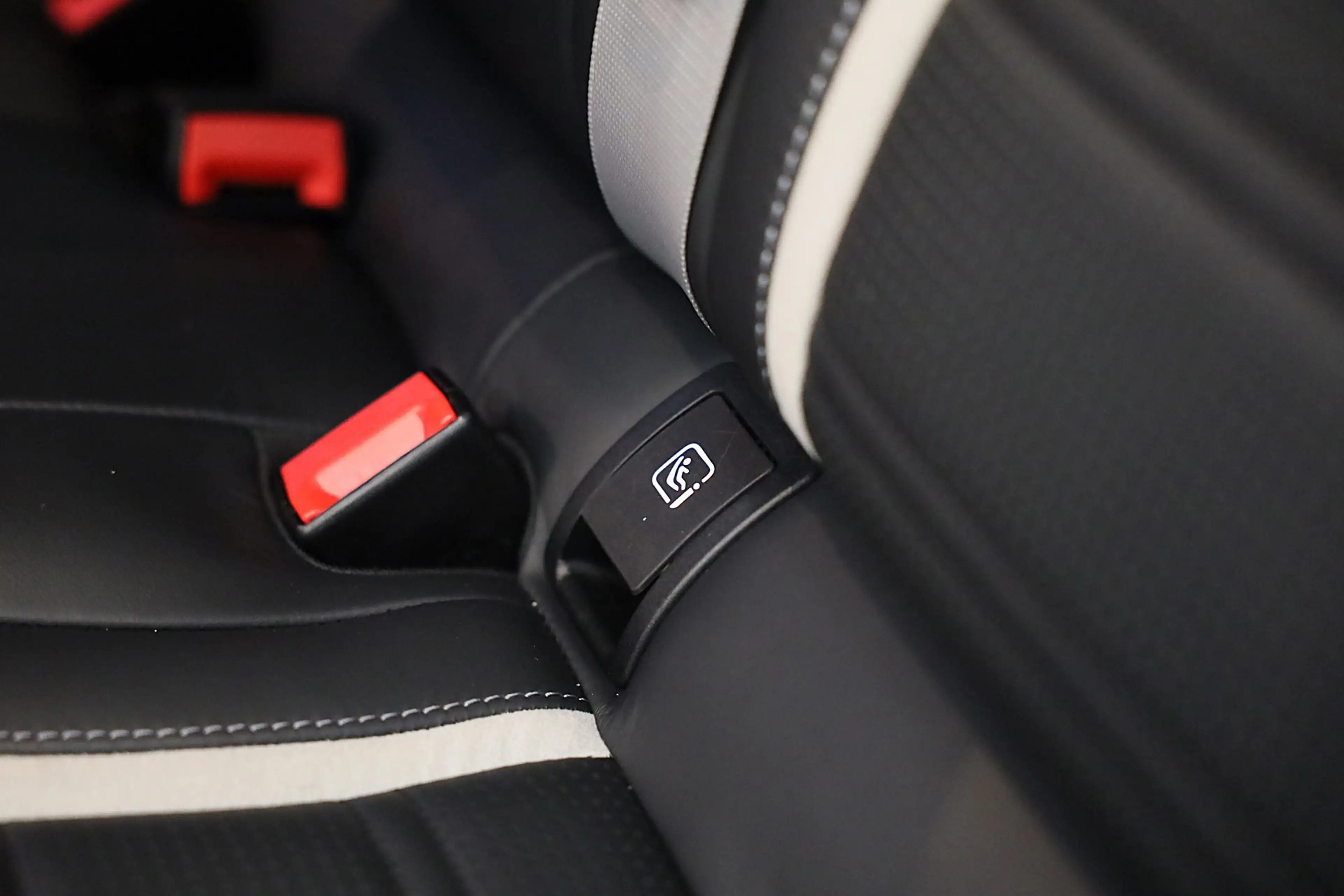 Mercedes-Benz C 63 AMG S Premium Plus Pack / Schaalstoelen / Keramisch / — photo 40