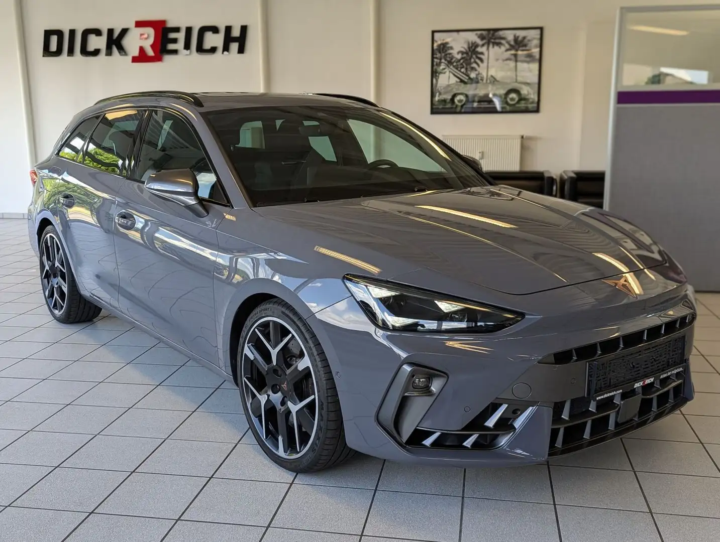 CUPRA Leon 2.0 TSI 4D VZ Matrix Pano Sennheiser AHK 19 Grijs - 1
