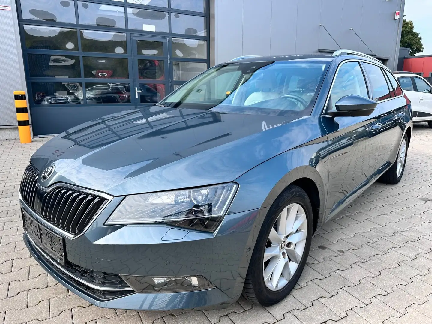 Skoda Superb Combi Style Gris - 2