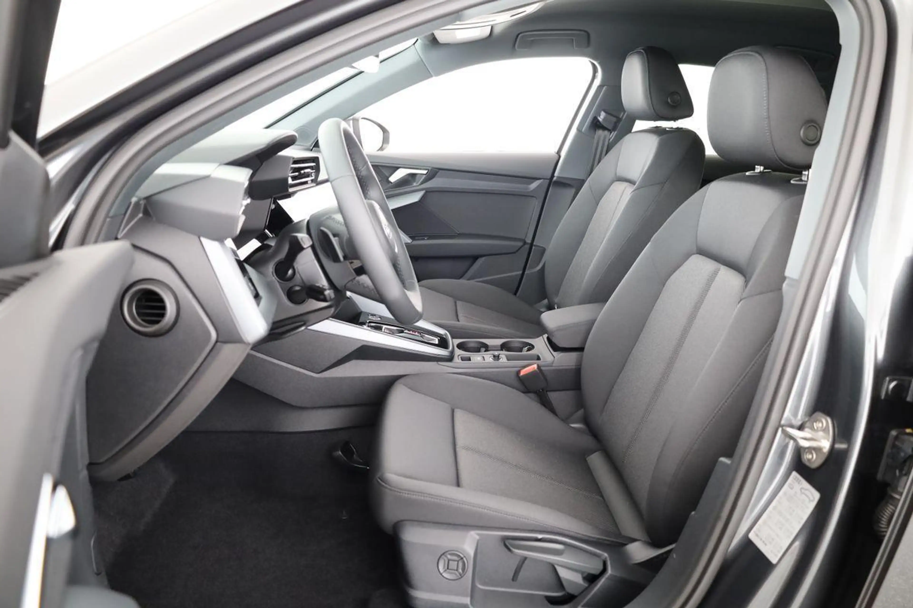 Audi A3 Sportback TFSI quattro 150 kW S line S-LINE, Na... — photo 10
