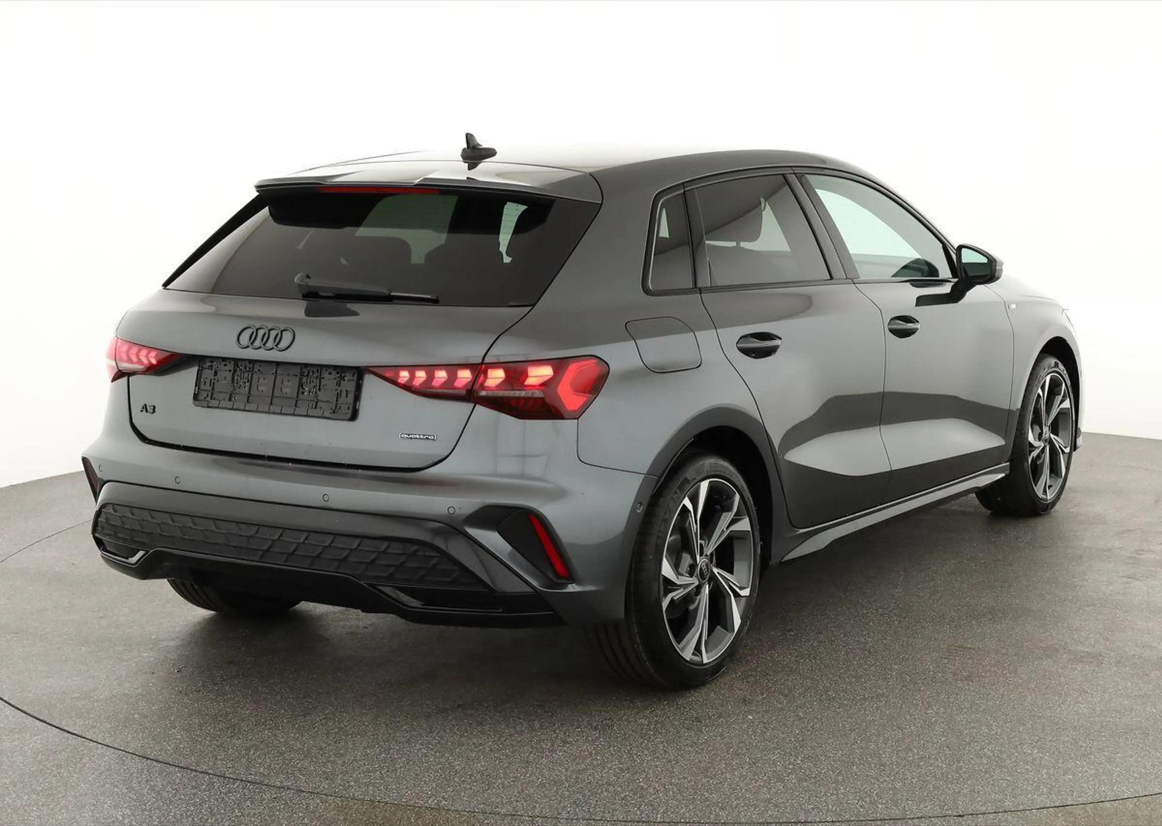 Audi A3 Sportback TFSI quattro 150 kW S line S-LINE, Na... — photo 2